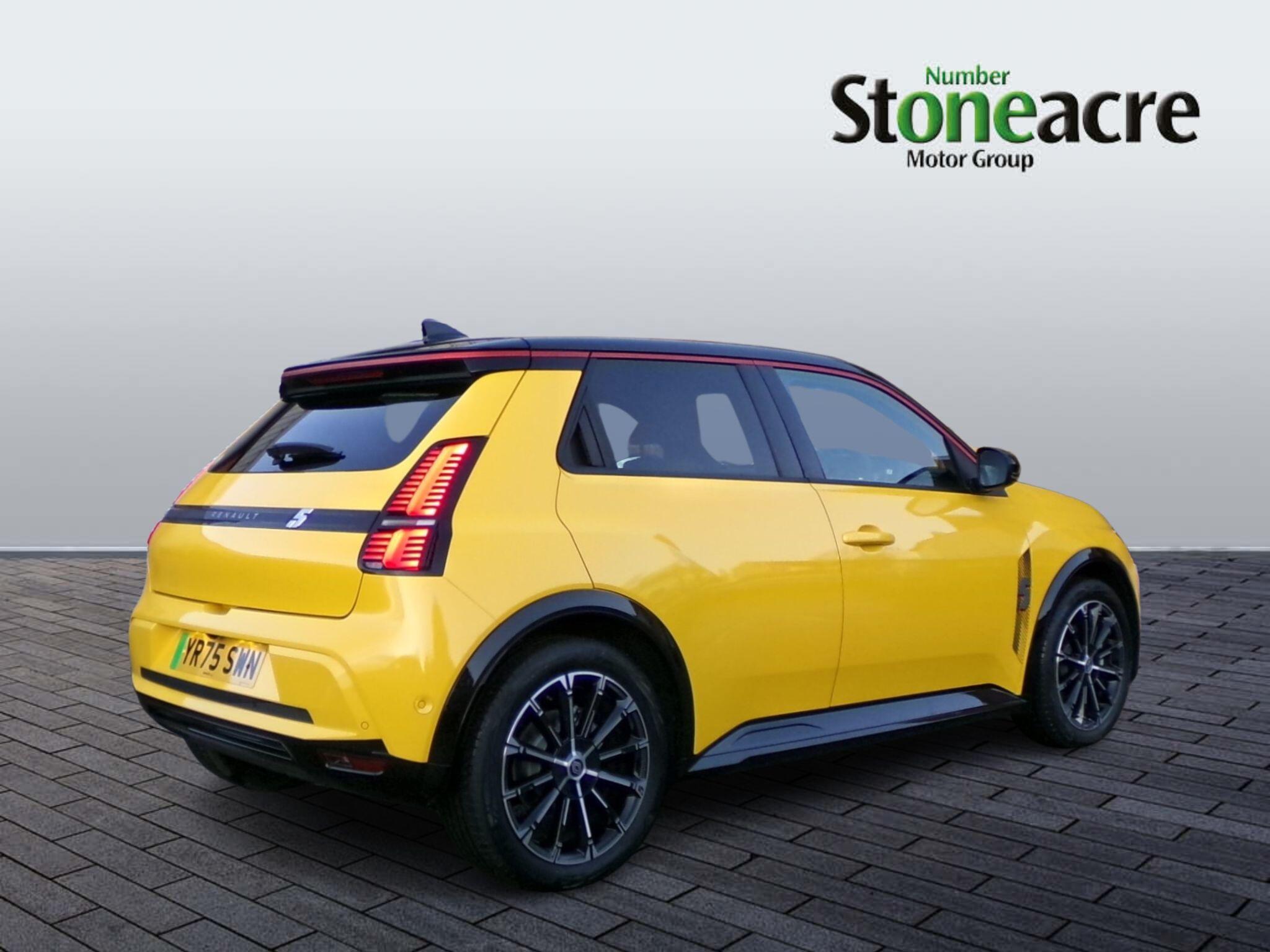 Renault 5 E-Tech Electric comfort range 52kWh iconic five Auto 5dr YR75SWN Image 3