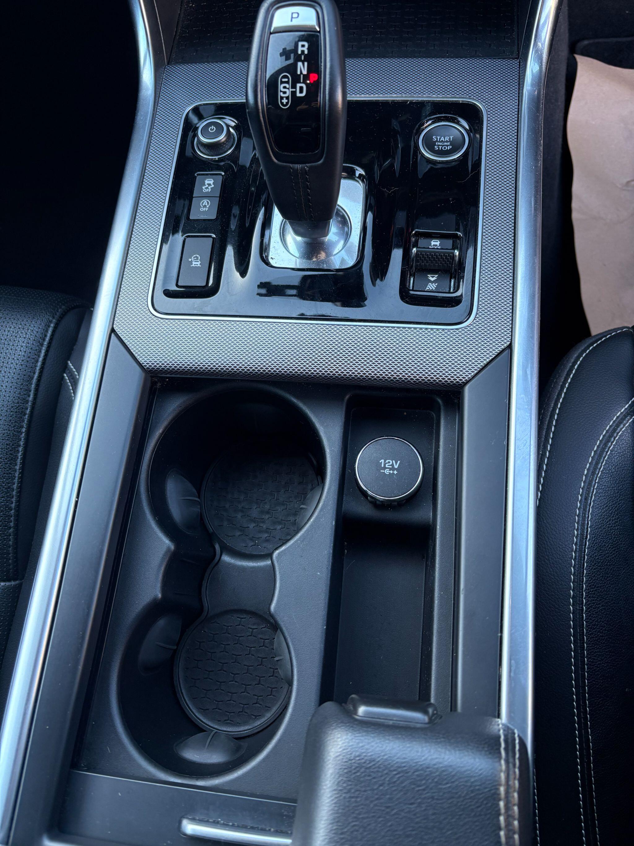 Jaguar XE 2.0 D180 R-Dynamic SE Auto Euro 6 (s/s) 4dr HX69ZSZ Image 1