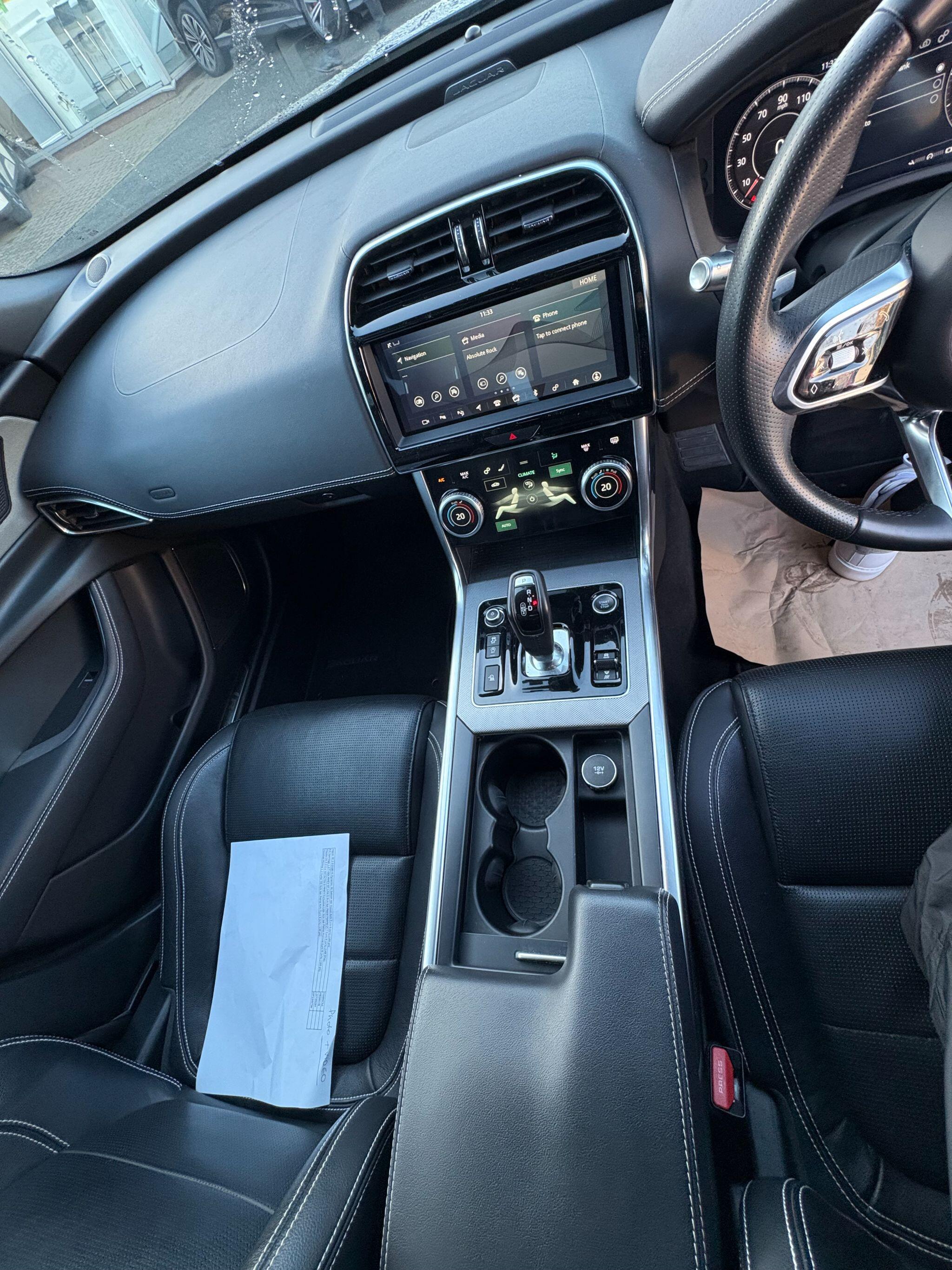 Jaguar XE 2.0 D180 R-Dynamic SE Auto Euro 6 (s/s) 4dr HX69ZSZ Image 2