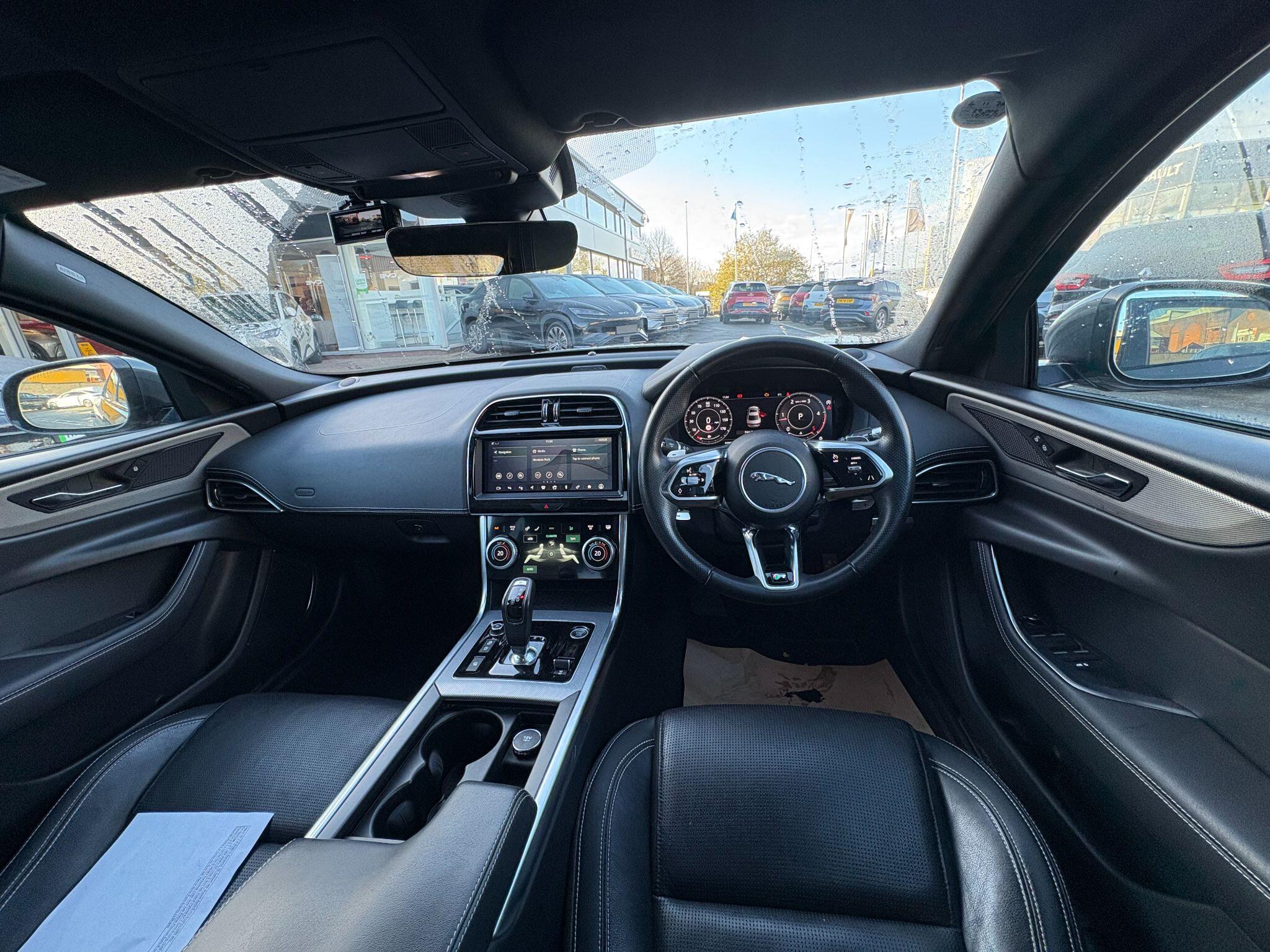 Jaguar XE 2.0 D180 R-Dynamic SE Auto Euro 6 (s/s) 4dr HX69ZSZ Image 3