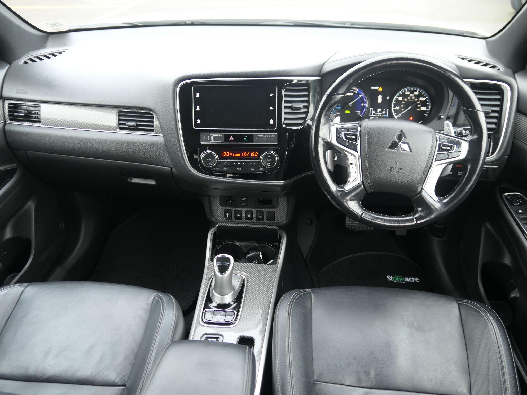 Mitsubishi Outlander 2.4h TwinMotor 13.8kWh 4h SUV 5dr Petrol Plug-in Hybrid CVT 4WD Euro 6 (s/s) (209 ps) DP19TKA Image 2