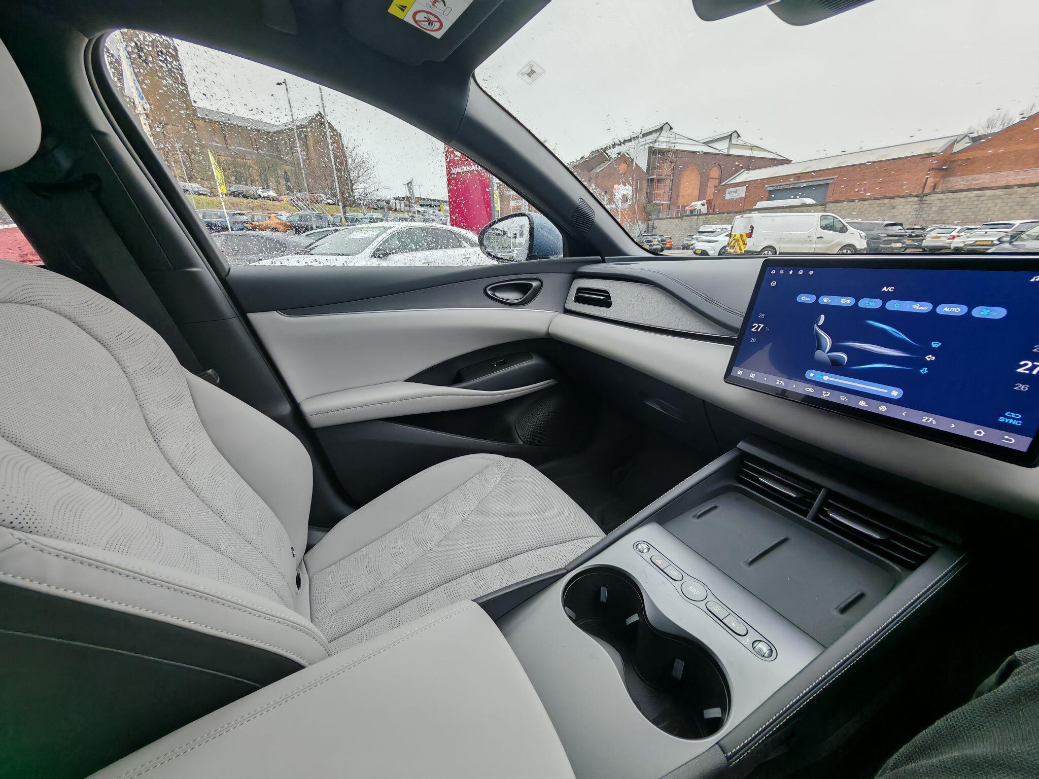 BYD Seal 6 1.5 DM-i 10kWh Boost CVT Auto Euro 6 (s/s) 5dr MD75GYU Image 2