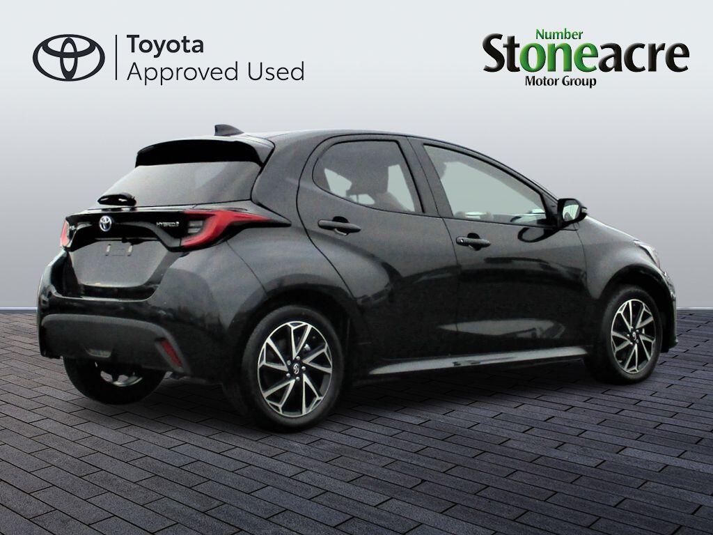 Toyota Yaris 1.5 Hybrid Design 5dr CVT NV72LGO Image 3