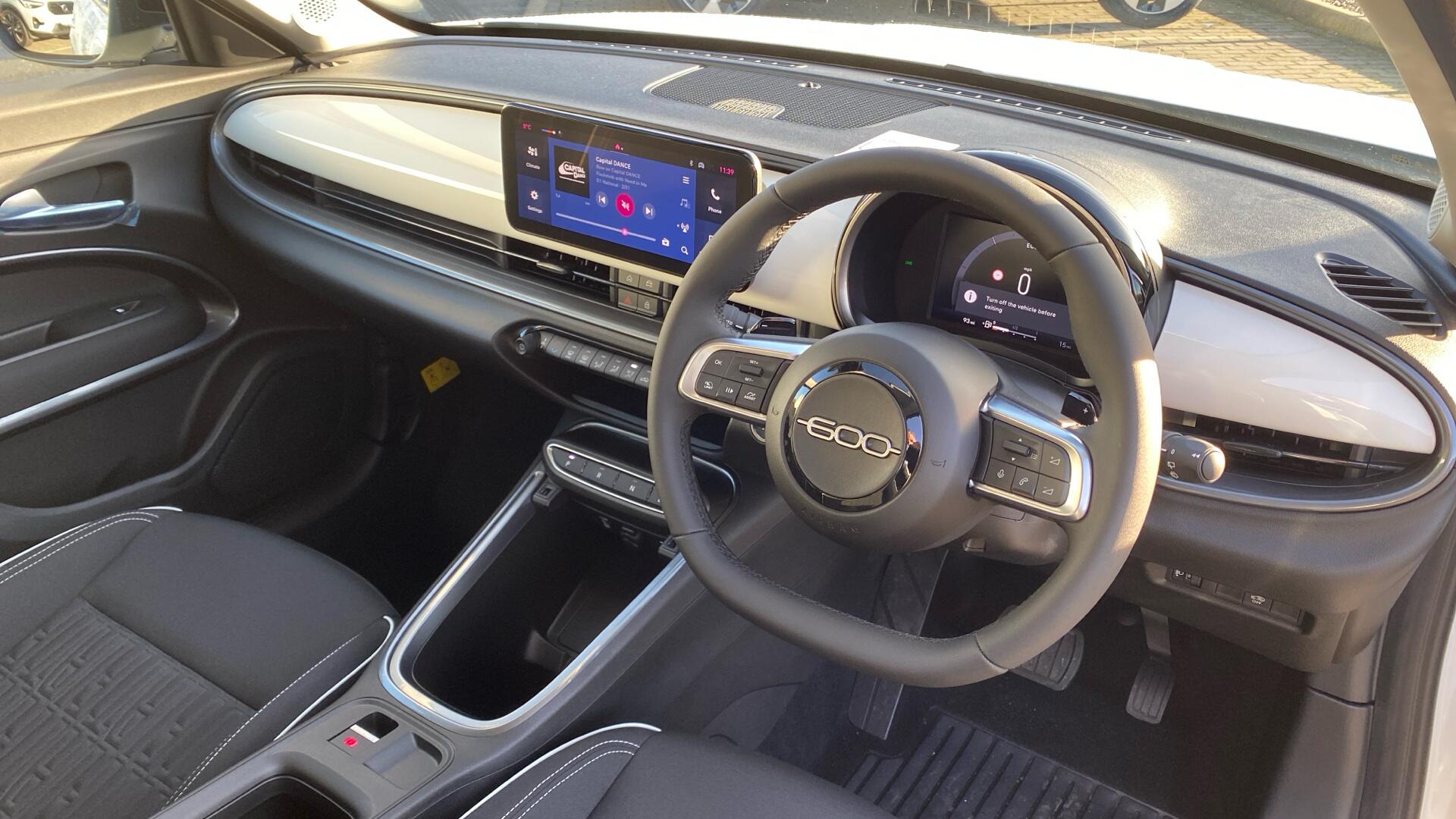 Fiat 600 1.2 MHEV e-DCT Euro 6 (s/s) 5dr FX75CWU Image 1