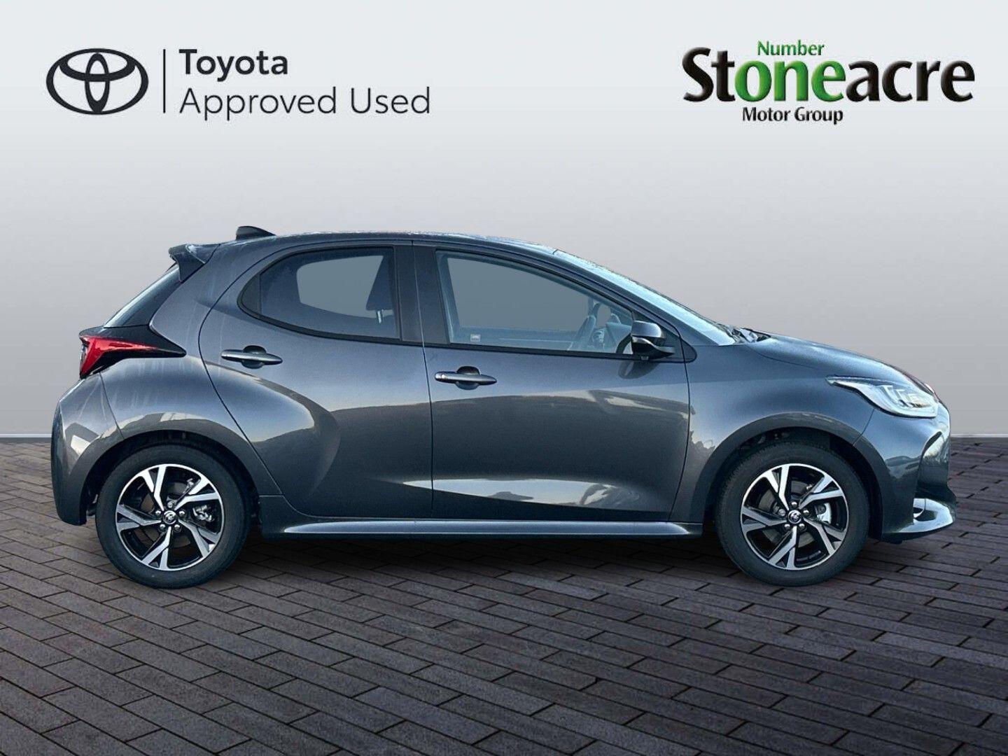 Toyota Yaris 1.5 Hybrid Design 5dr CVT ND75AUX Image 2