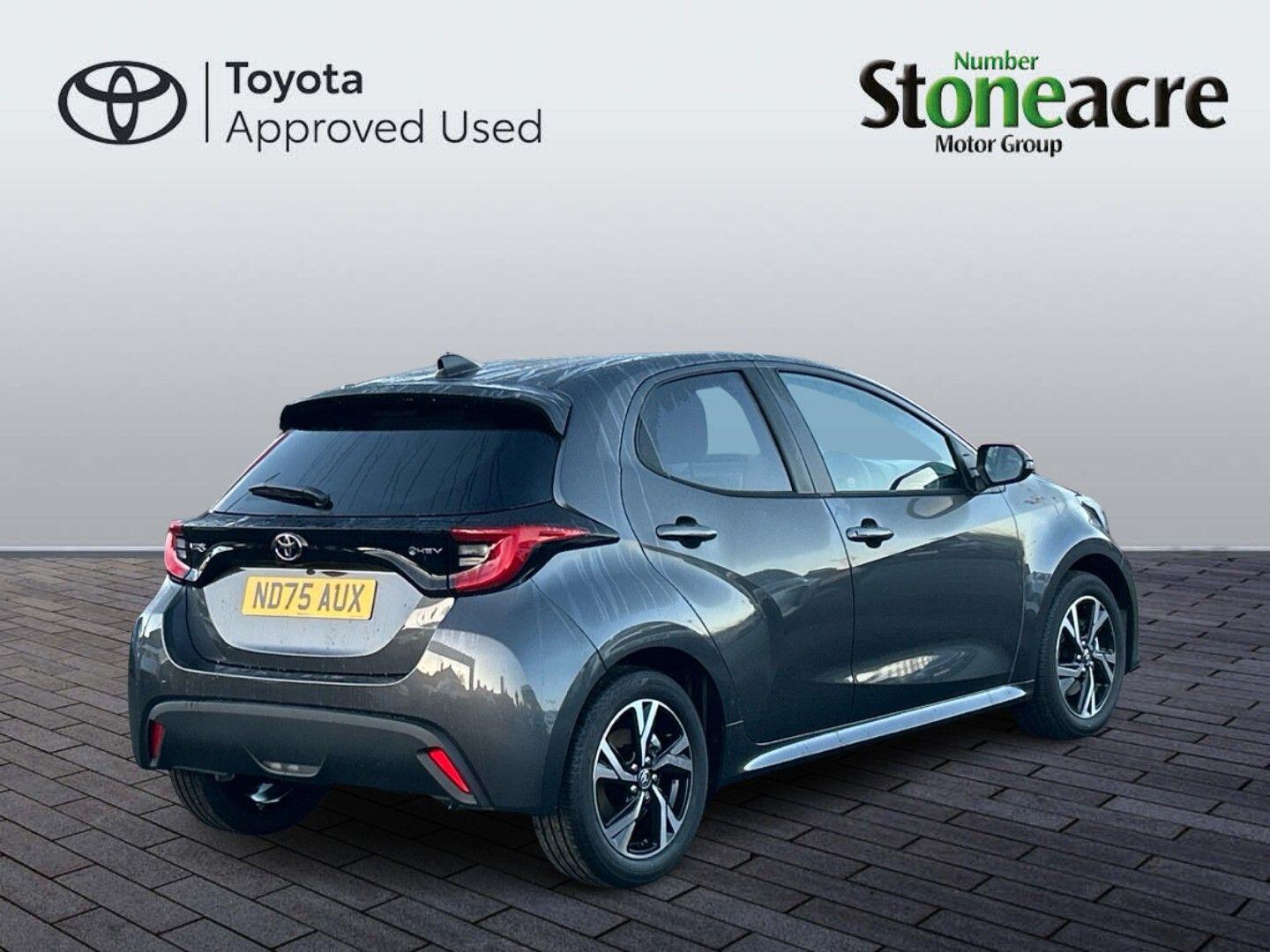 Toyota Yaris 1.5 Hybrid Design 5dr CVT ND75AUX Image 3