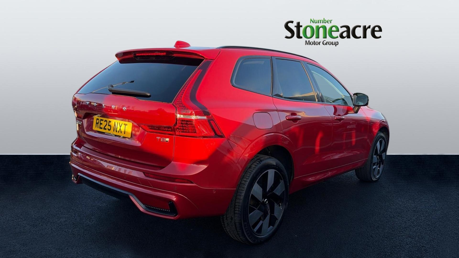 Volvo XC60 2.0h T8 18.8kWh Ultra Dark Auto AWD Euro 6 (s/s) 5dr RE25NXT Image 2