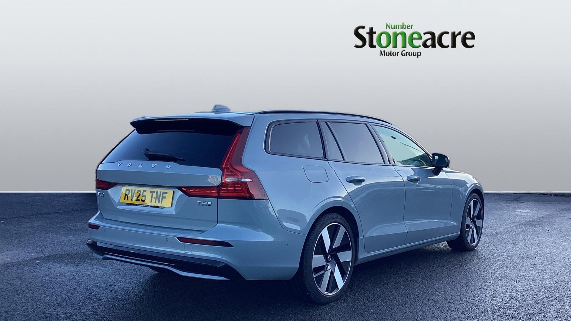 Volvo V60 Plug-In Hybrid 2.0 T8 18.8kWh Ultra Auto AWD Euro 6 (s/s) 5dr RV25TNF Image 2