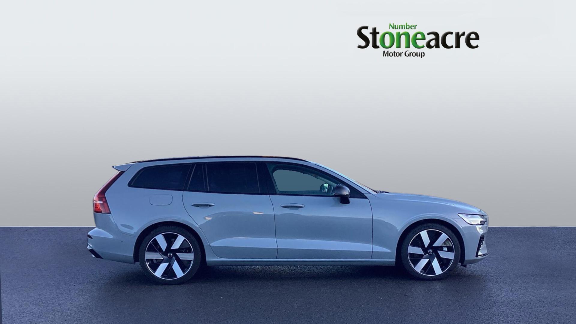 Volvo V60 Plug-In Hybrid 2.0 T8 18.8kWh Ultra Auto AWD Euro 6 (s/s) 5dr RV25TNF Image 3