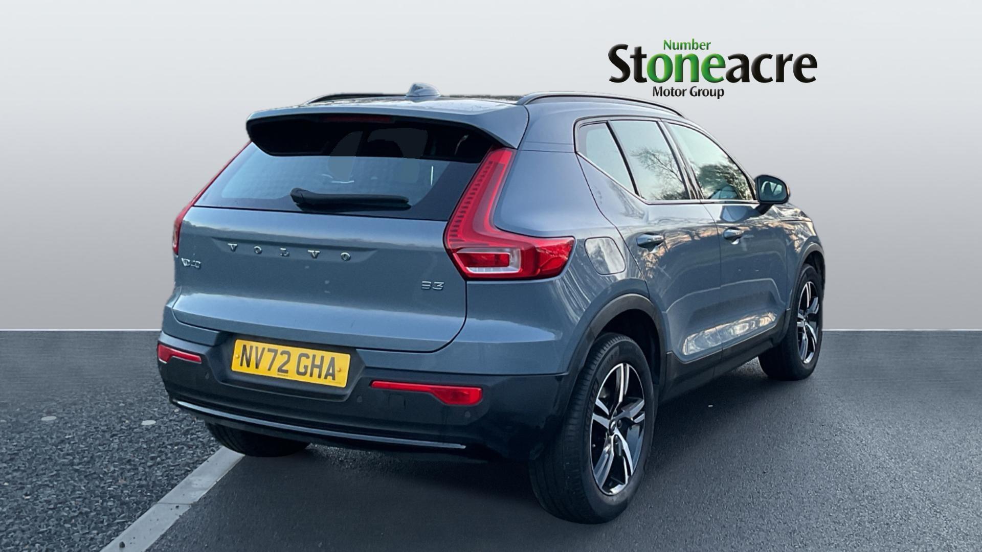 Volvo XC40 2.0 B3P Plus Dark 5dr Auto NV72GHA Image 2