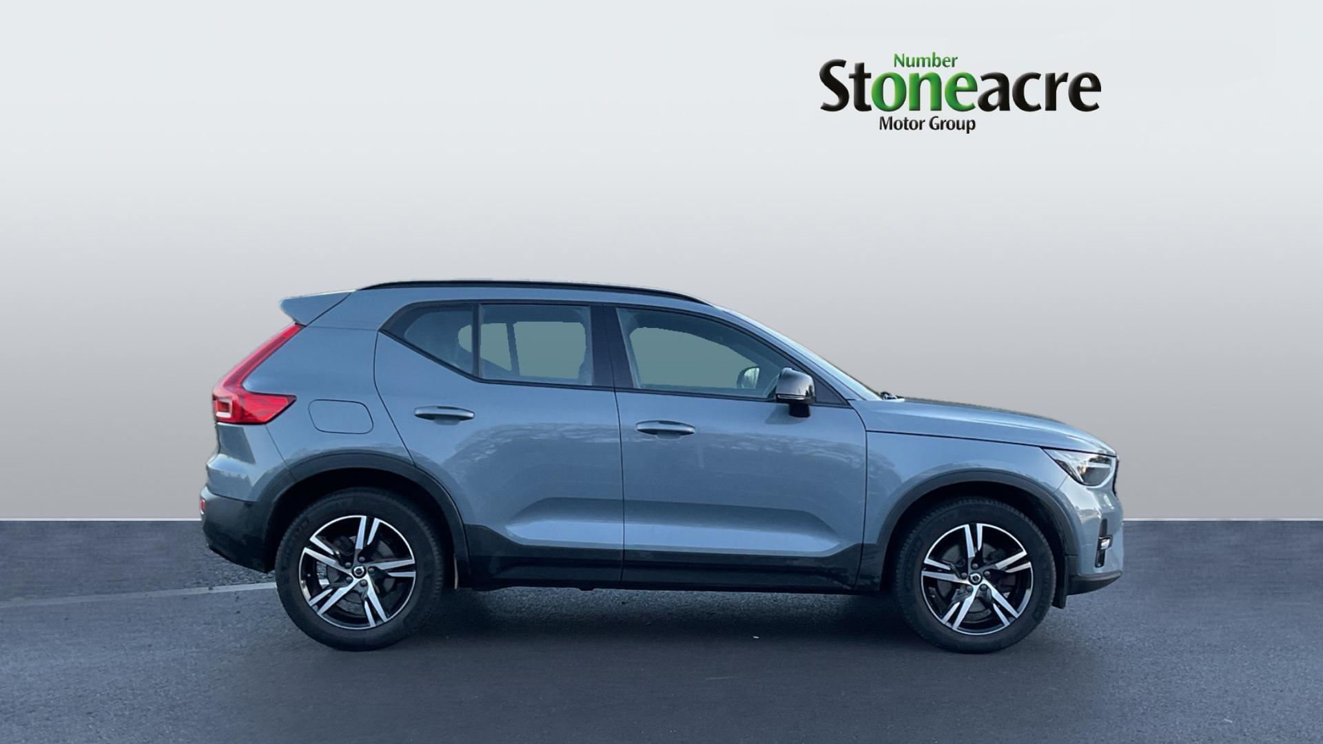 Volvo XC40 2.0 B3P Plus Dark 5dr Auto NV72GHA Image 3