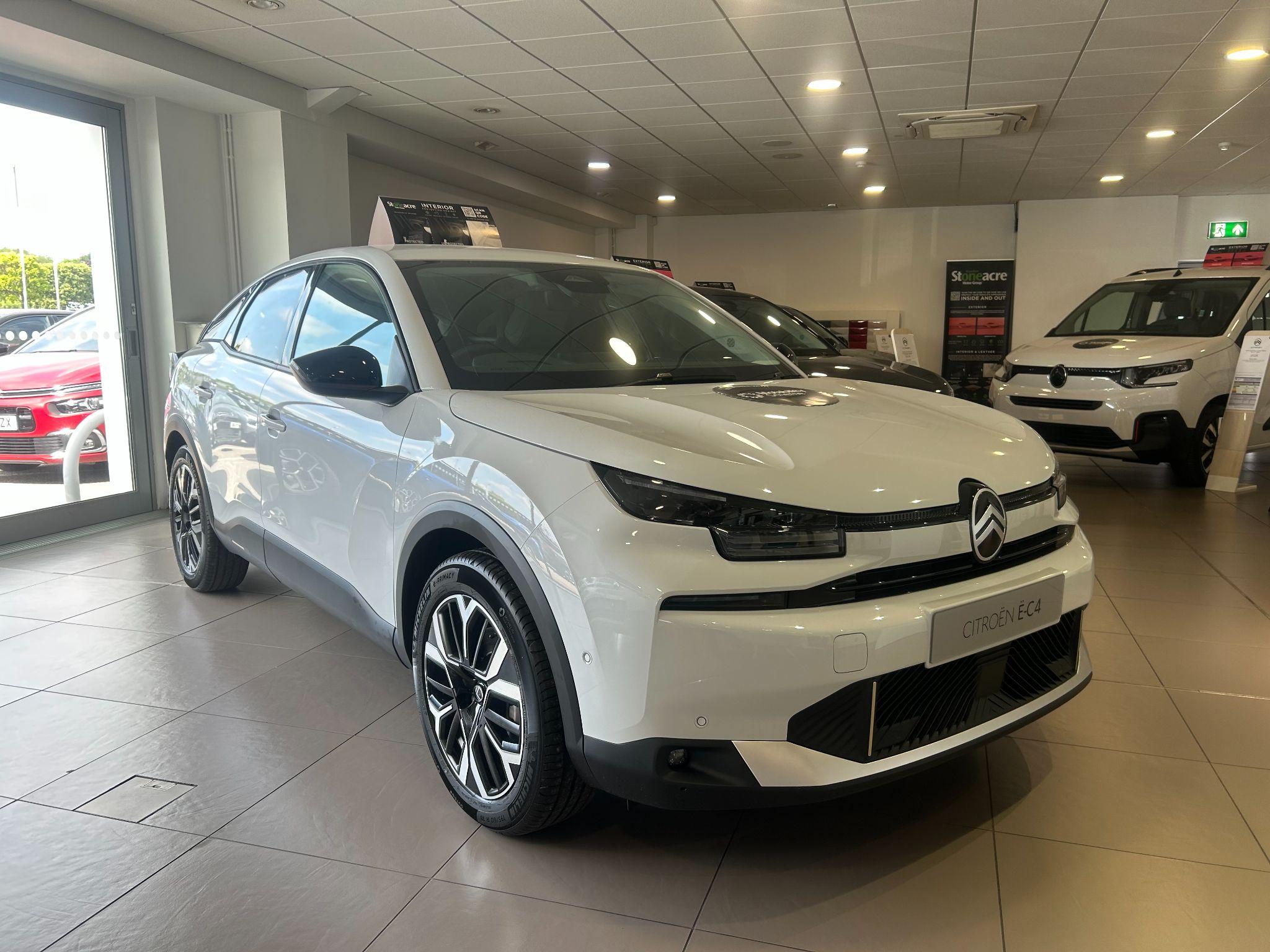 Citroen e-C4 Extended Range 54kWh MAX Auto 5dr (11kW Charger) null Image 1