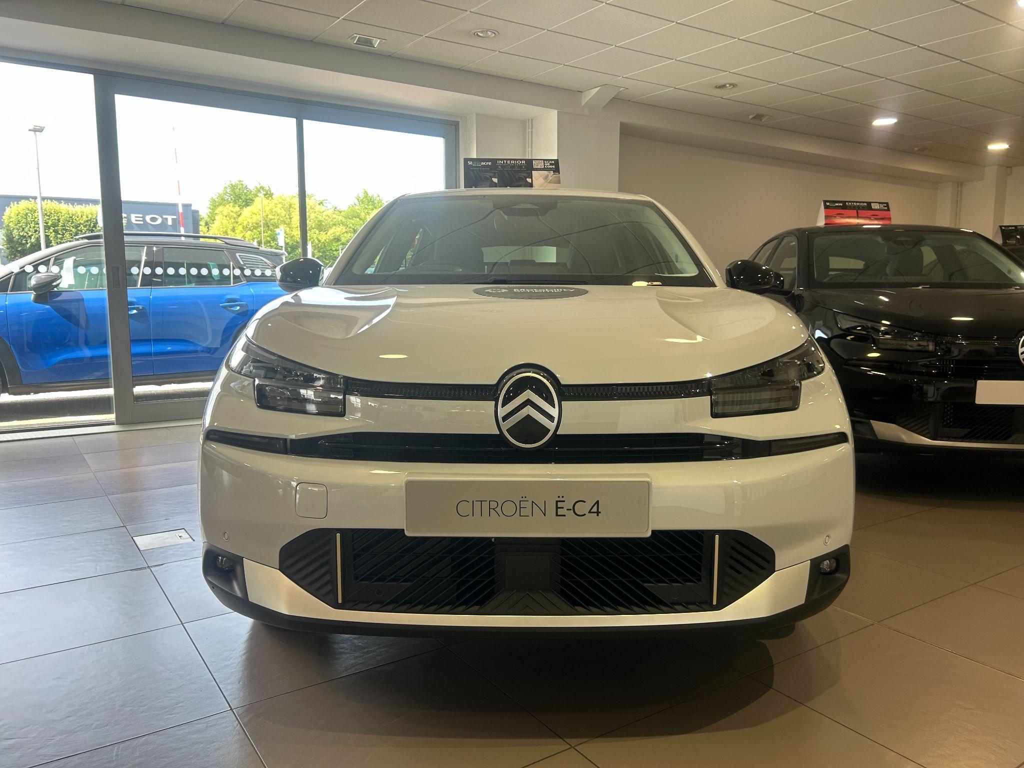 Citroen e-C4 Extended Range 54kWh MAX Auto 5dr (11kW Charger) null Image 2