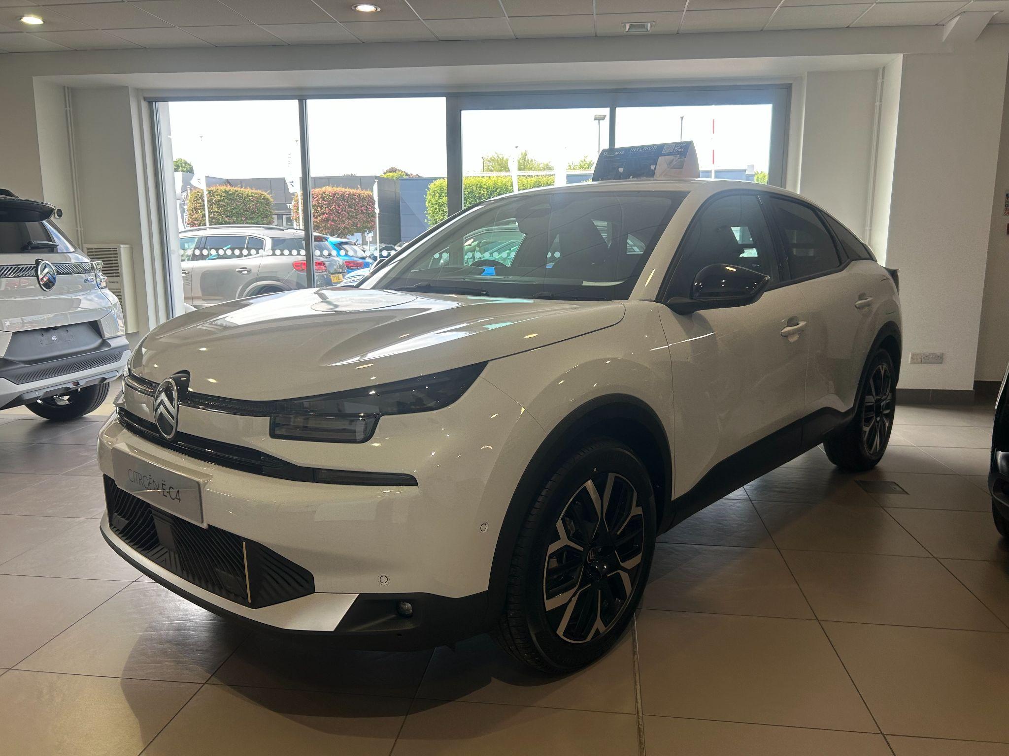 Citroen e-C4 Extended Range 54kWh MAX Auto 5dr (11kW Charger) null Image 3