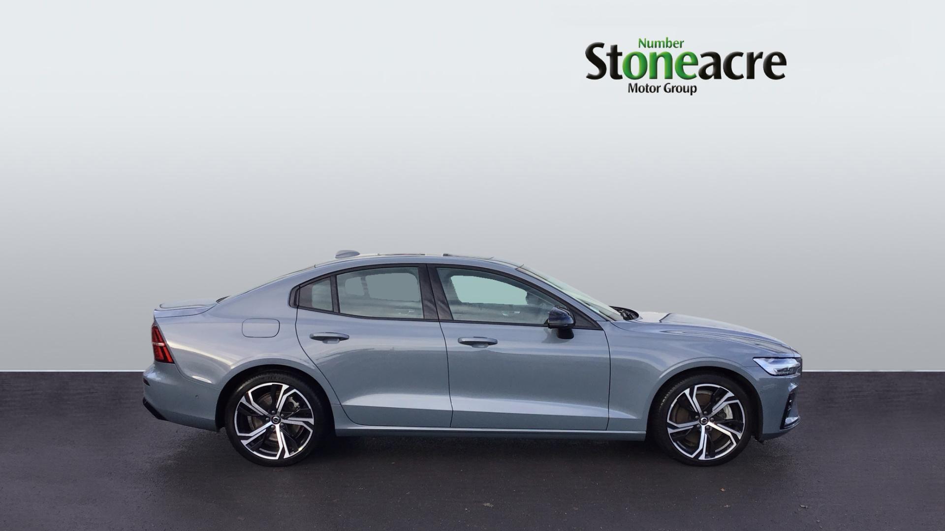 Volvo S60 2.0 B5 MHEV Ultimate Auto AWD Euro 6 (s/s) 4dr YF73XNU Image 3