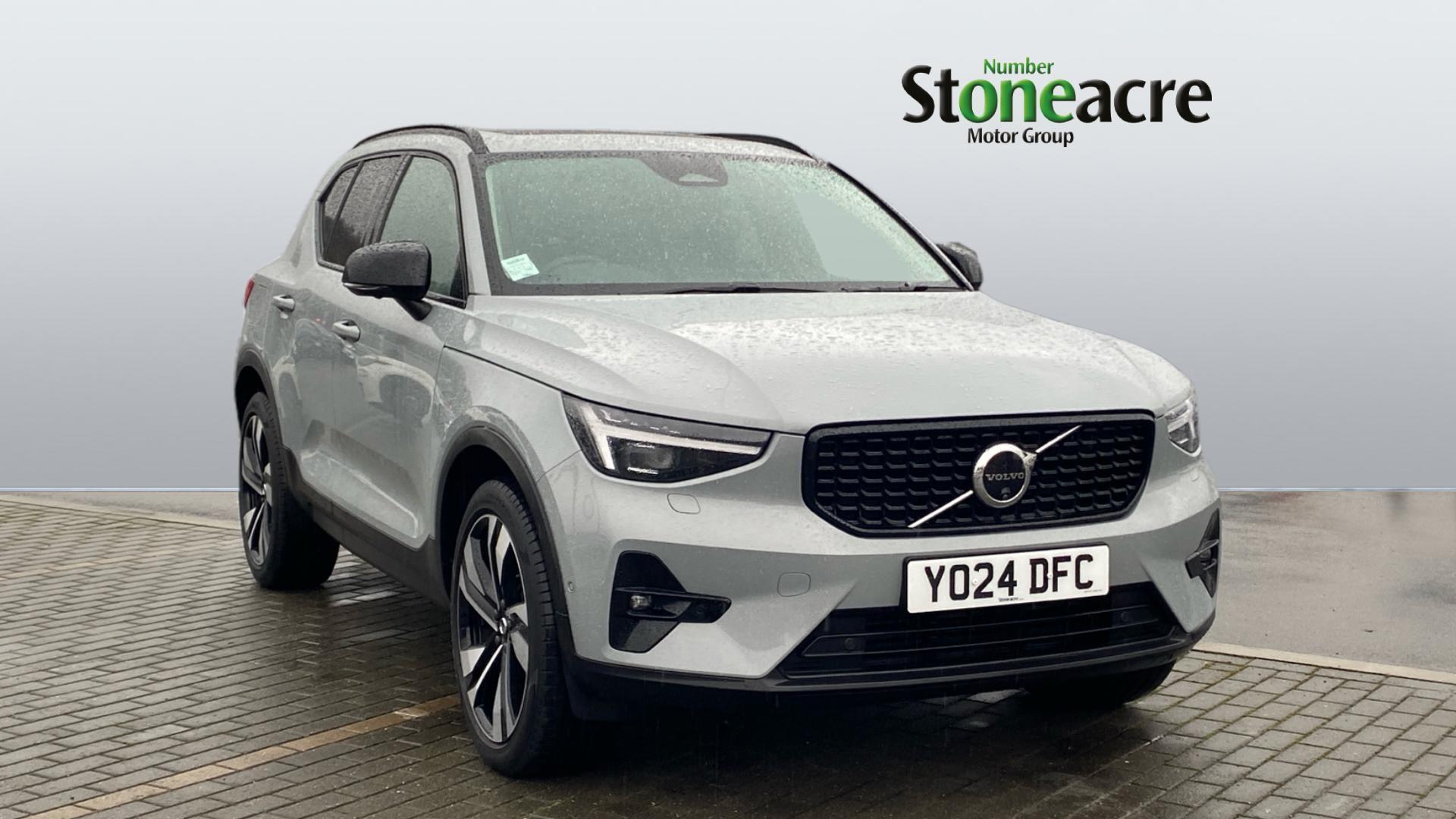 Volvo XC40 2.0 B3 MHEV Ultra Dark DCT Auto Euro 6 (s/s) 5dr YO24DFC Image 1