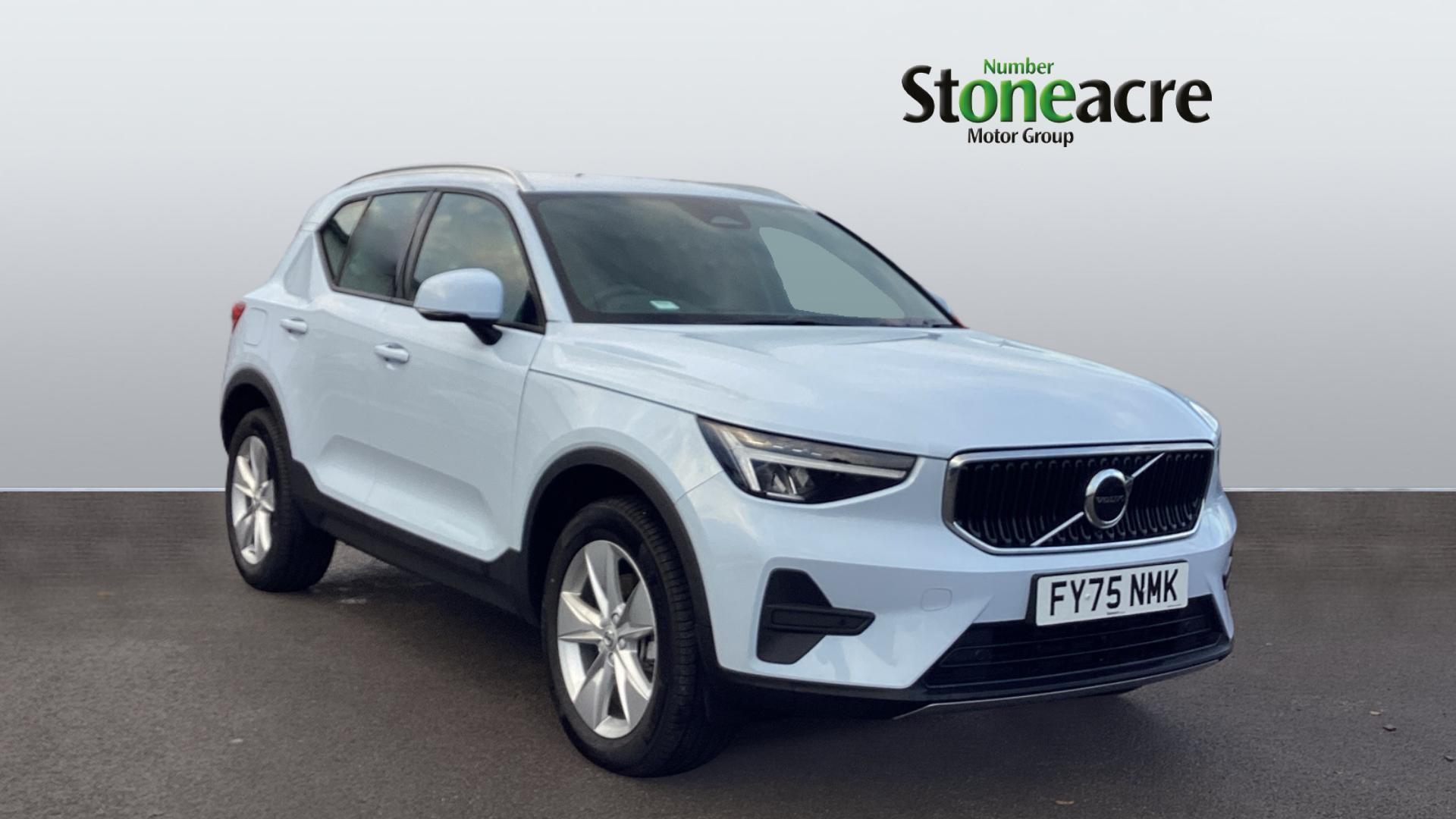 Volvo XC40 Core B3 (163 hp) Auto FY75NMK Image 1