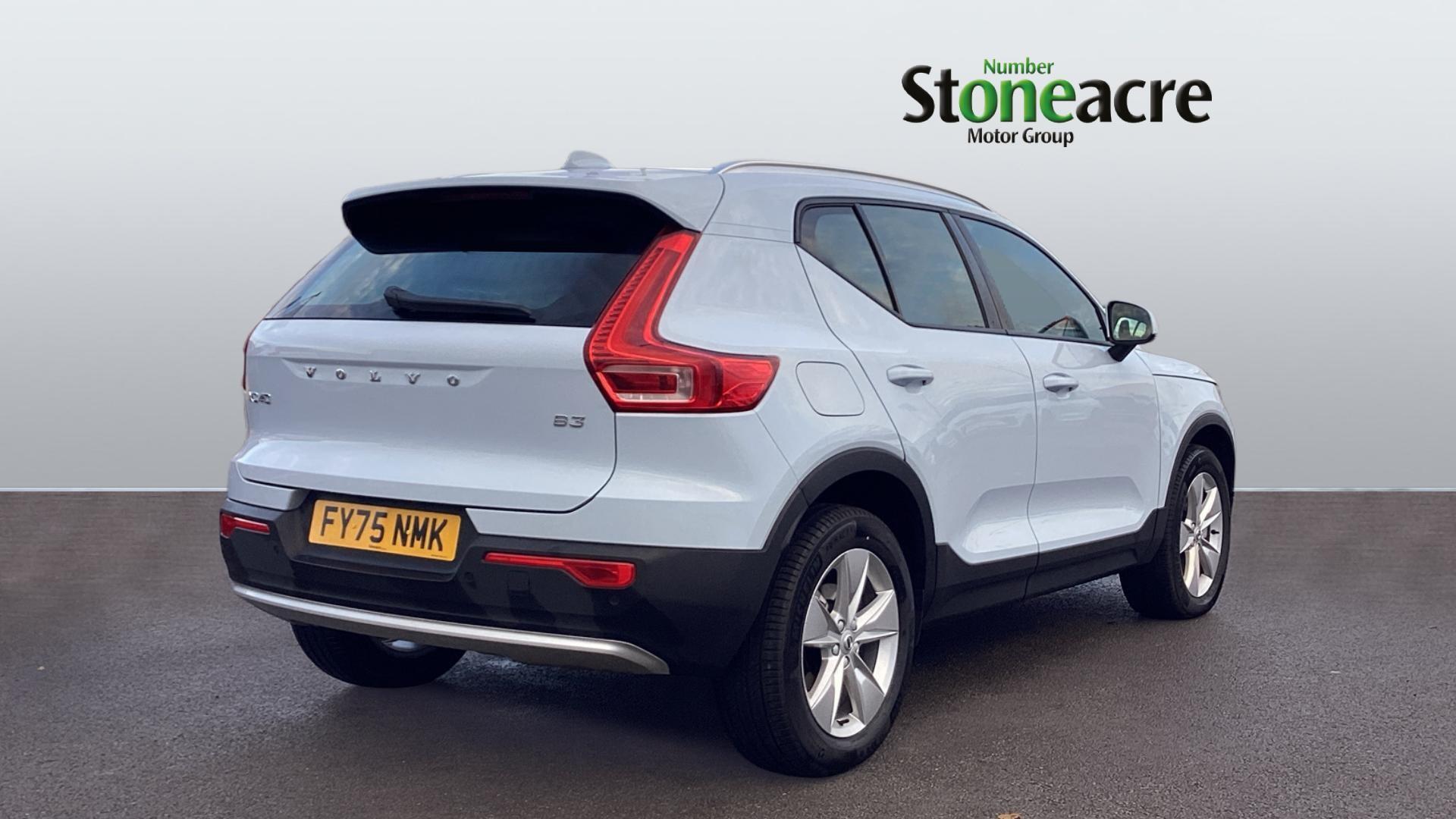 Volvo XC40 Core B3 (163 hp) Auto FY75NMK Image 2