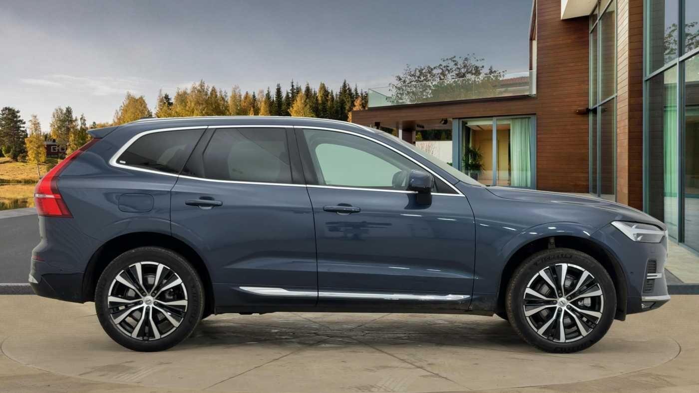 Volvo XC60 2.0 B5 MHEV Ultra Bright Auto AWD Euro 6 (s/s) 5dr LB25KKW Image 2