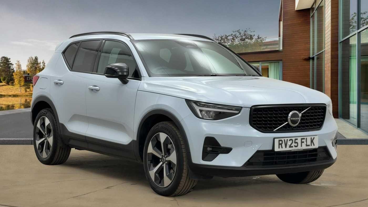 Volvo XC40 2.0 B3P Plus Dark 5dr Auto RV25FLK Image 1