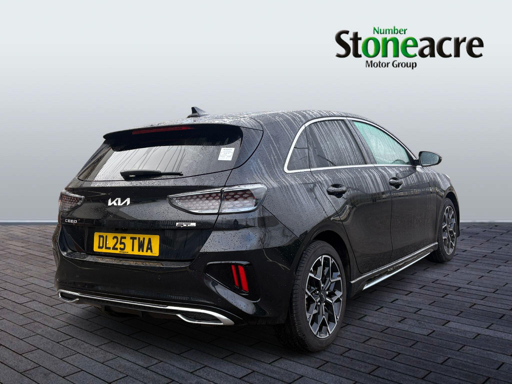 Kia Ceed 1.5 T-GDi GT-Line DCT Euro 6 (s/s) 5dr DL25TWA Image 3