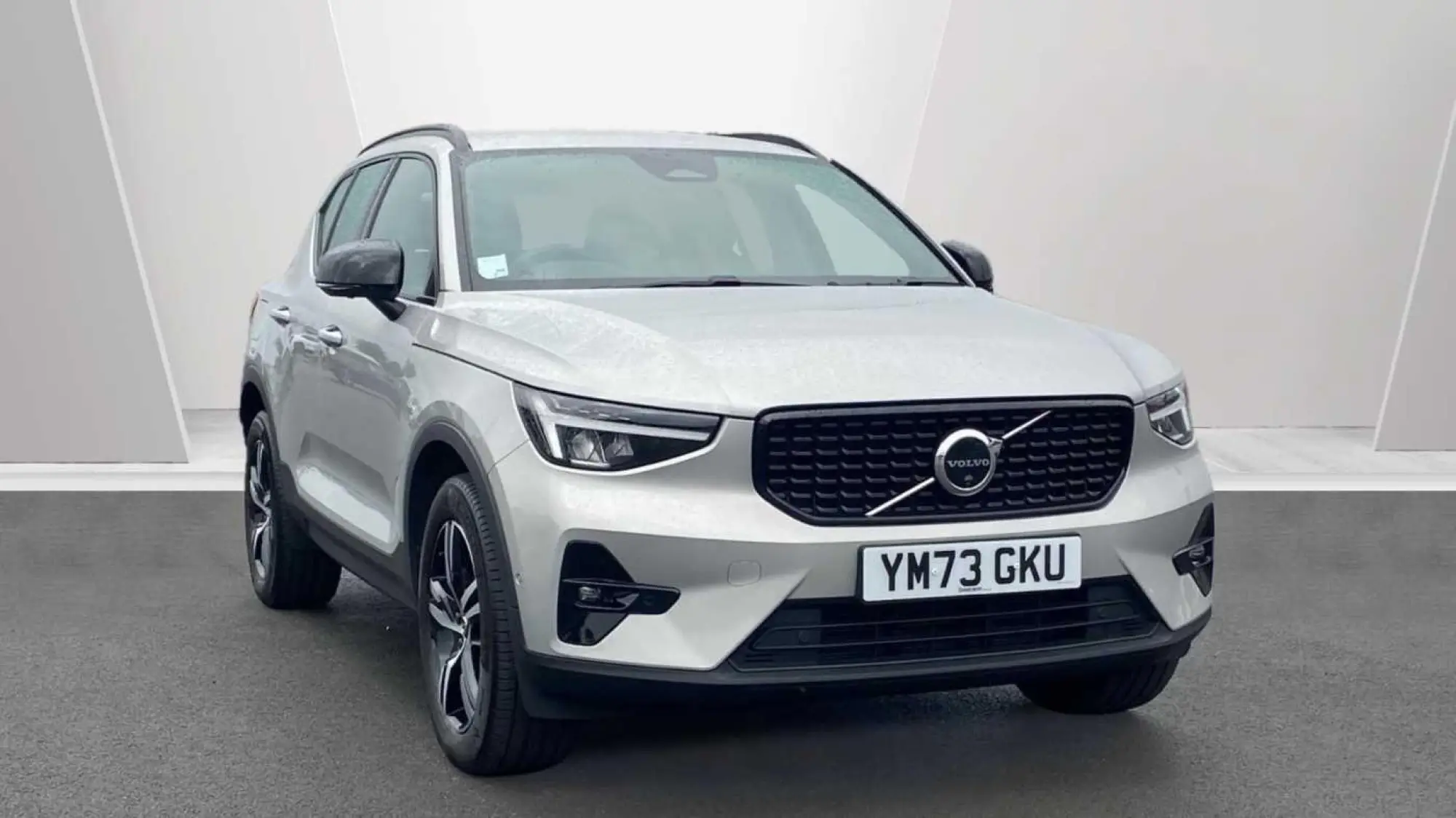 Volvo XC40 2.0 B4P Plus Dark 5dr Auto YM73GKU Image 1
