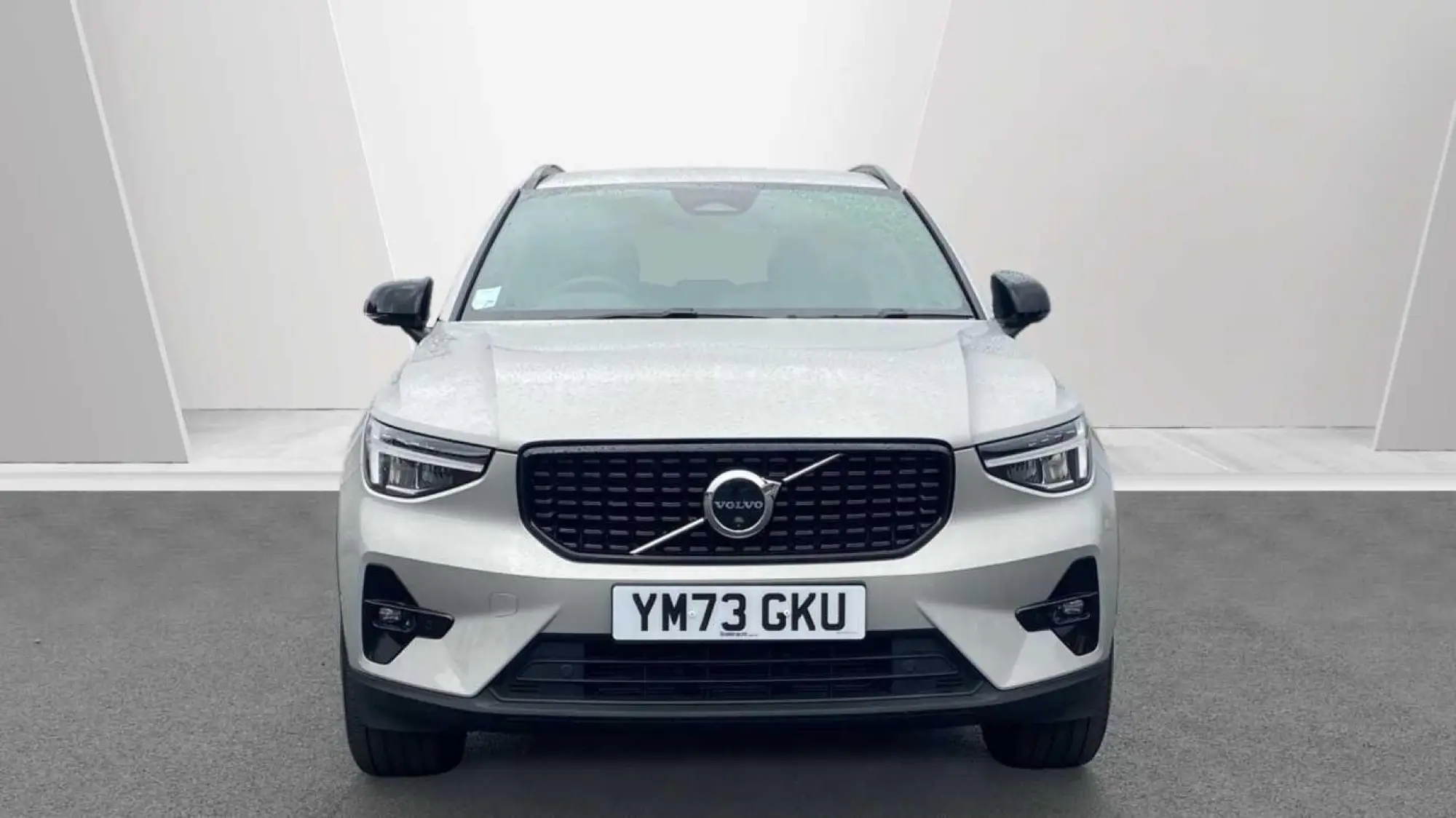 Volvo XC40 2.0 B4P Plus Dark 5dr Auto YM73GKU Image 2