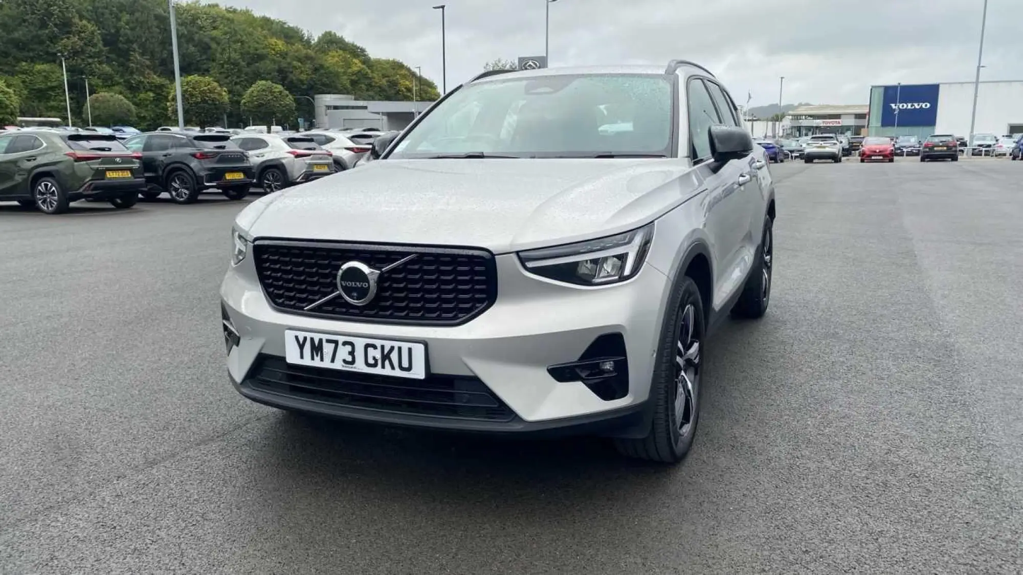 Volvo XC40 2.0 B4P Plus Dark 5dr Auto YM73GKU Image 3