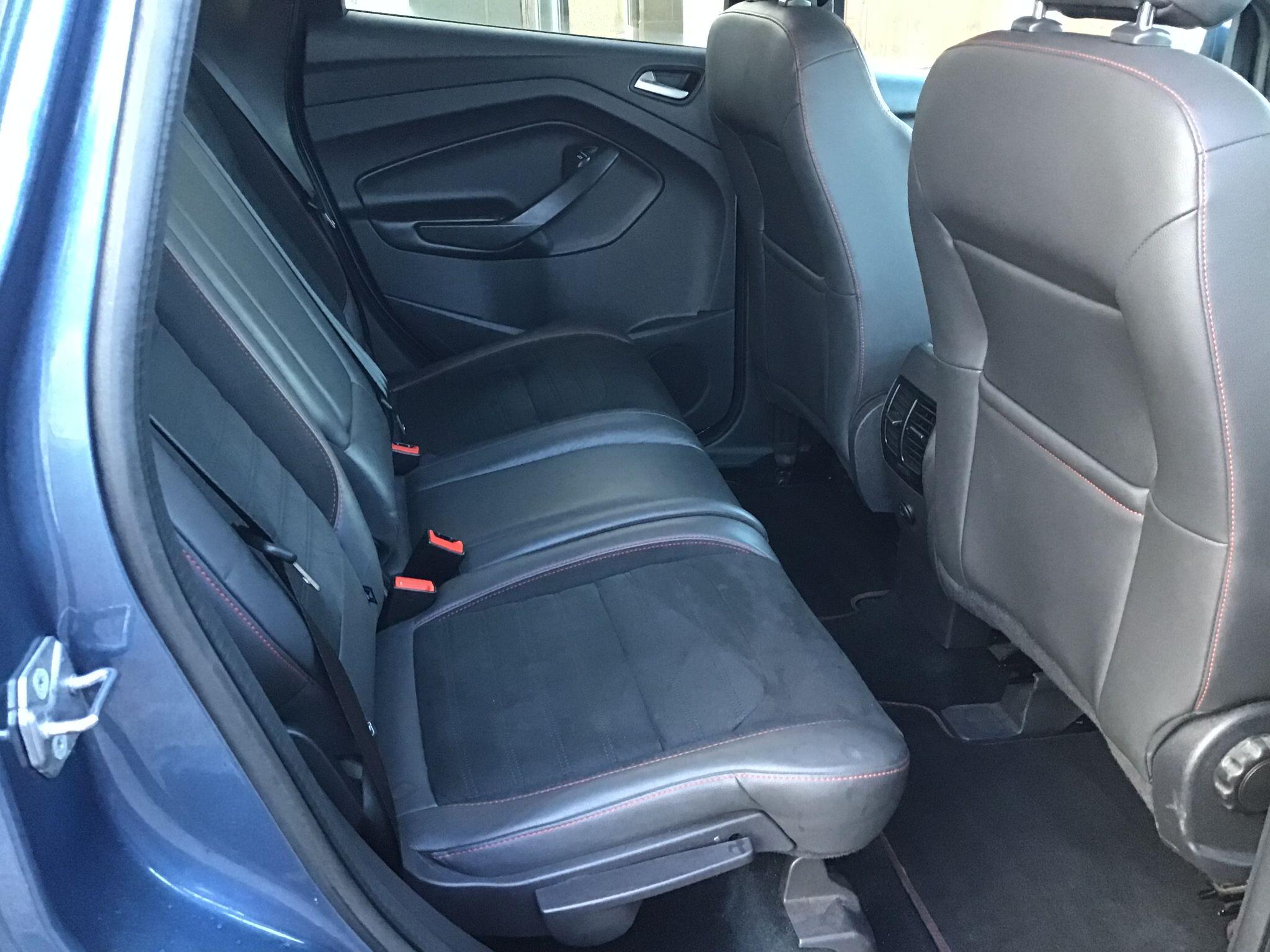 Ford Kuga 2.0 TDCi EcoBlue ST-Line Euro 6 (s/s) 5dr FV19OVF Image 3