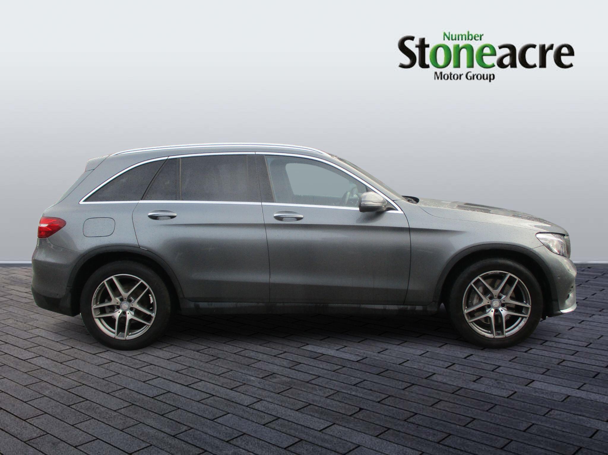 Mercedes-Benz GLC 2.1 GLC220d AMG Line (Premium) G-Tronic 4MATIC Euro 6 (s/s) 5dr AJ66YAW Image 2