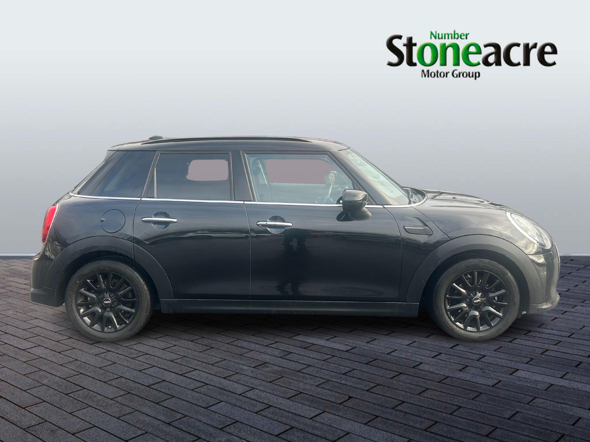 MINI Hatch 1.5 Cooper Classic Steptronic Euro 6 (s/s) 5dr YF72XVK Image 2