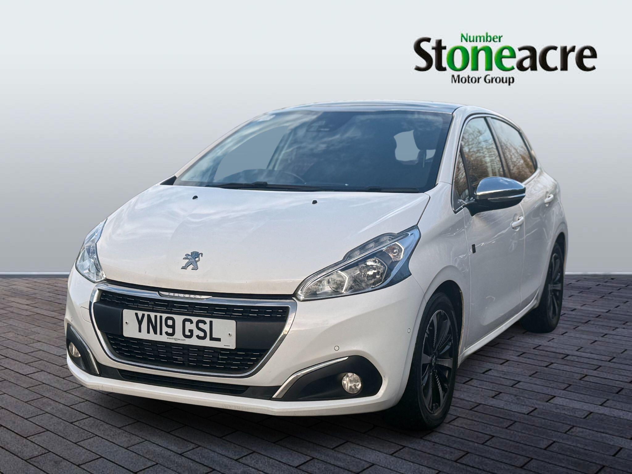 Peugeot 208 1.2 PureTech Tech Edition Hatchback 5dr Petrol Manual Euro 6 (s/s) (82 ps) YN19GSL Image 3