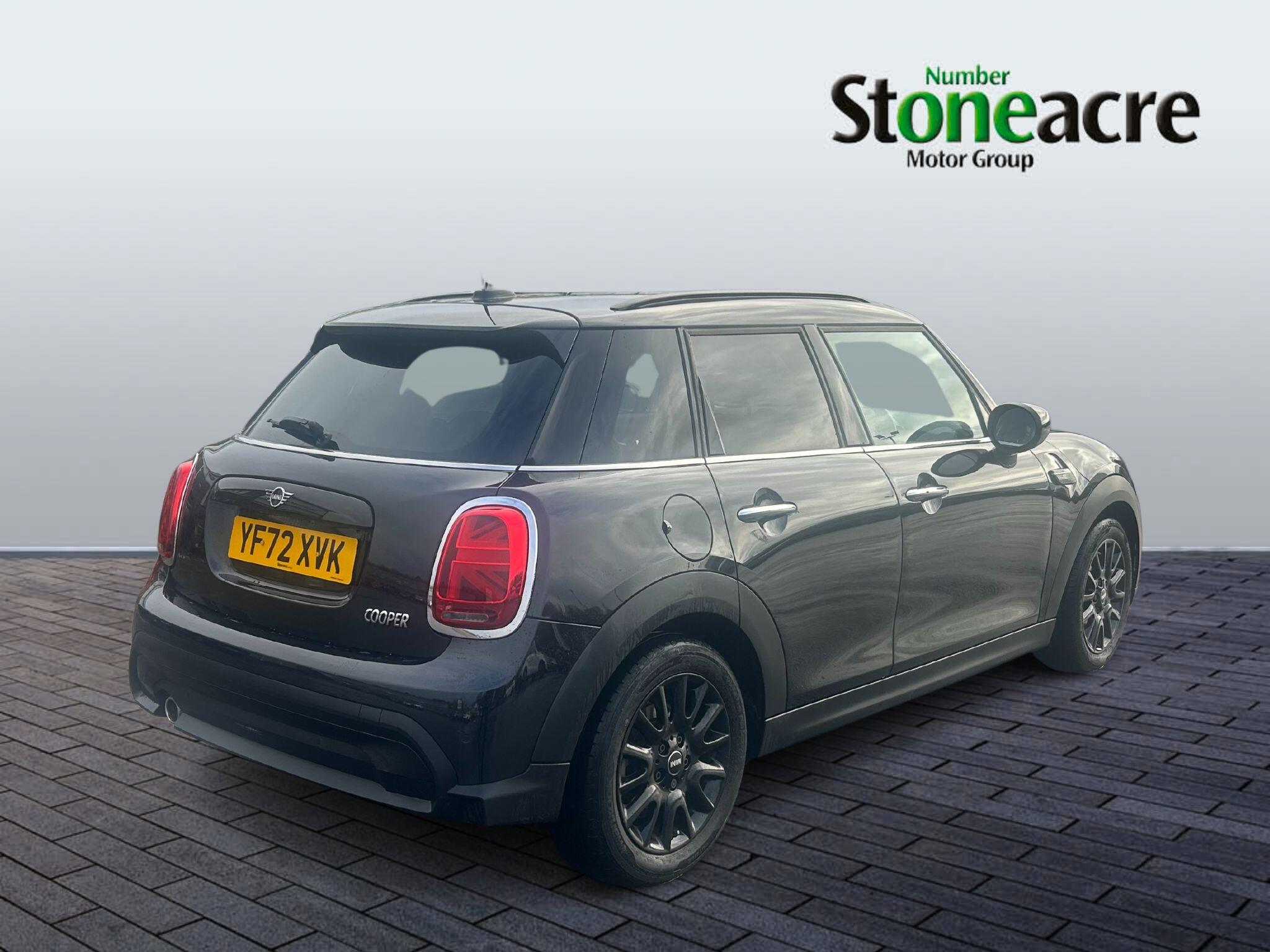 MINI Hatch 1.5 Cooper Classic Steptronic Euro 6 (s/s) 5dr YF72XVK Image 3