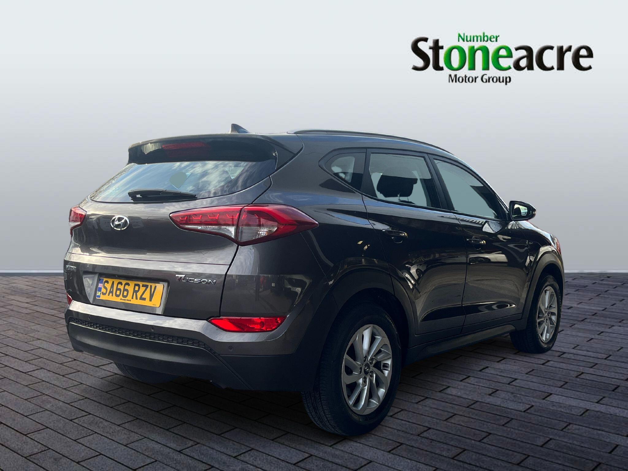 Hyundai TUCSON 1.7 CRDi Blue Drive SE Nav SUV 5dr Diesel Manual Euro 6 (s/s) (116 ps) SA66RZV Image 3