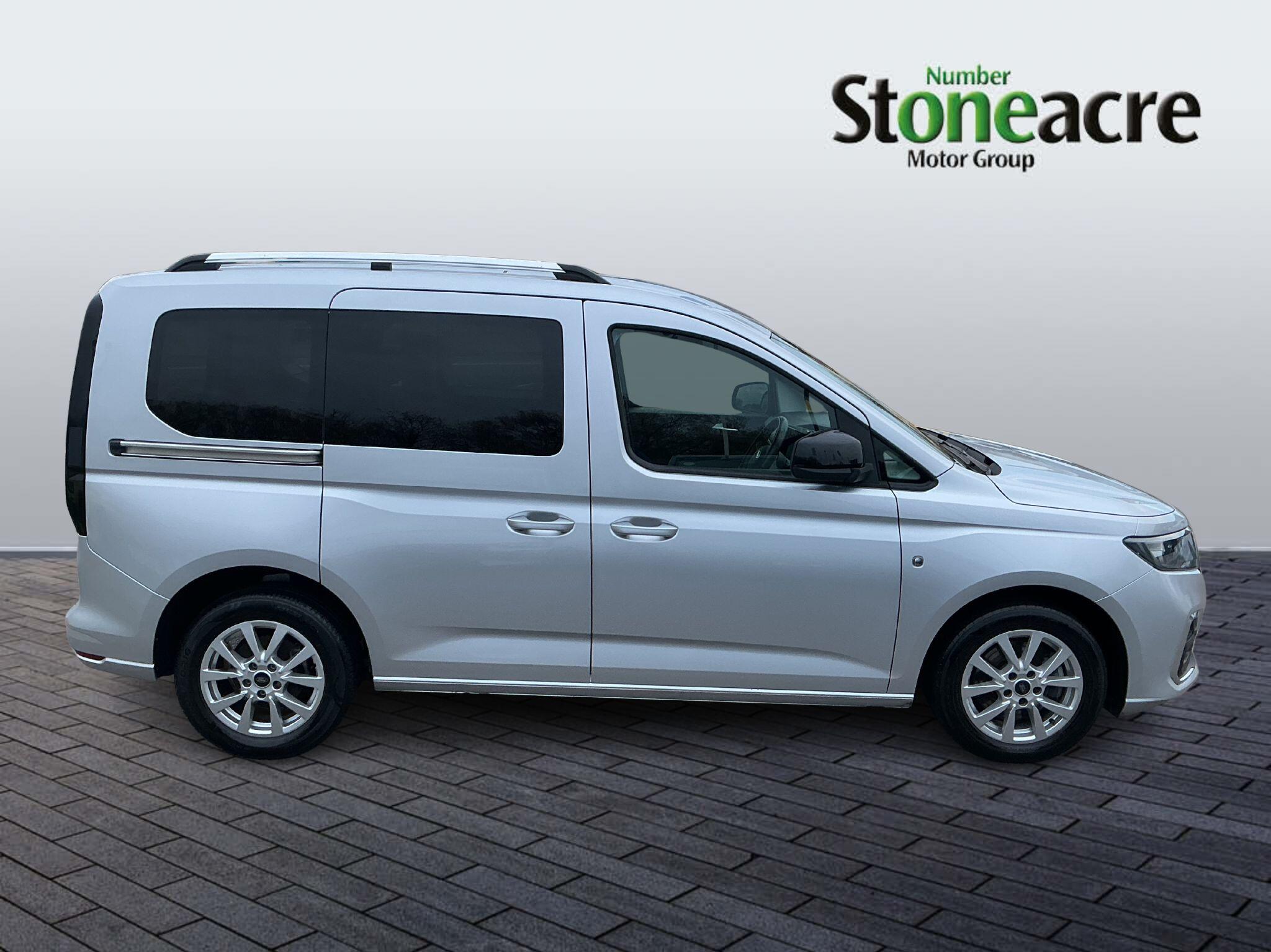 Ford Tourneo Connect 2.0 EcoBlue Titanium Euro 6 (s/s) 5dr CX72WWU Image 2