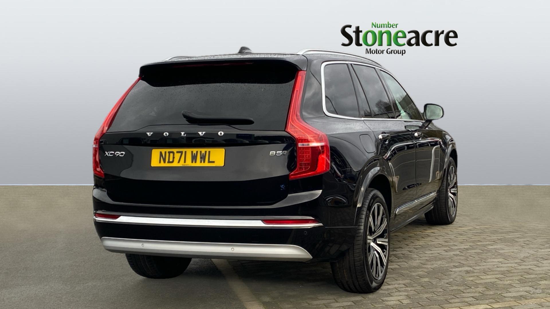 Volvo XC90 Inscription, B5 AWD mild hybrid, 7 Seats ND71WWL Image 2