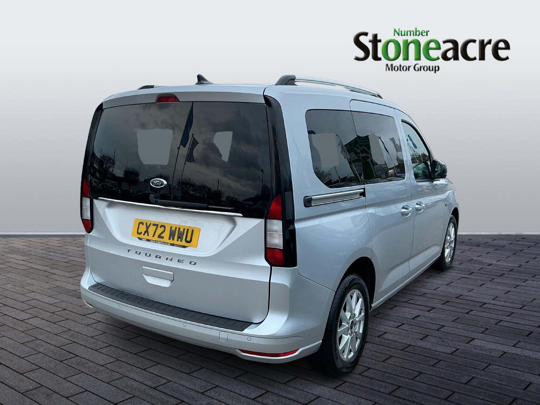 Ford Tourneo Connect 2.0 EcoBlue Titanium Euro 6 (s/s) 5dr CX72WWU Image 3