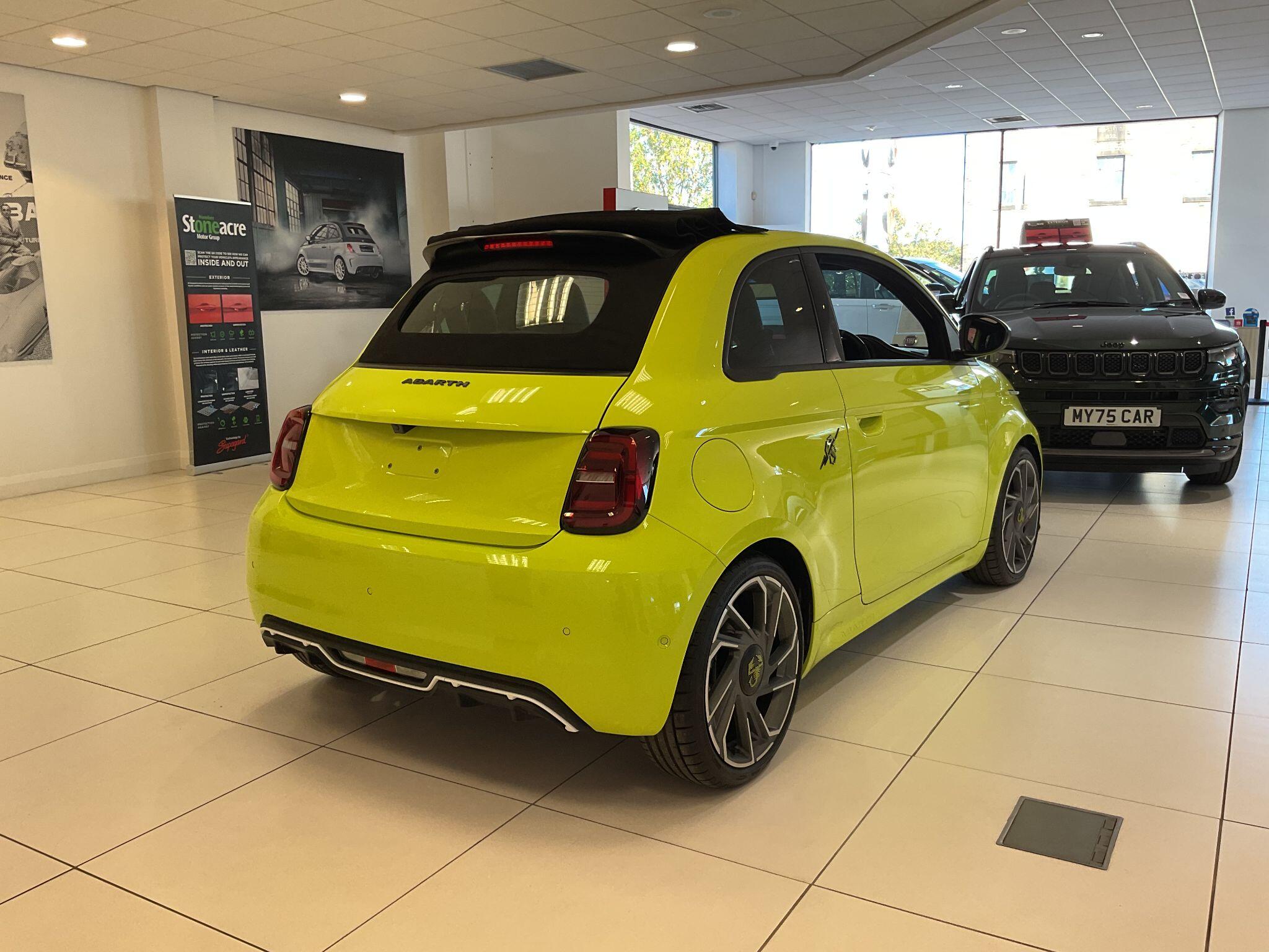 Abarth 500e Cabrio 42kWh Scorpionissima Auto 2dr YC75XRZ Image 3