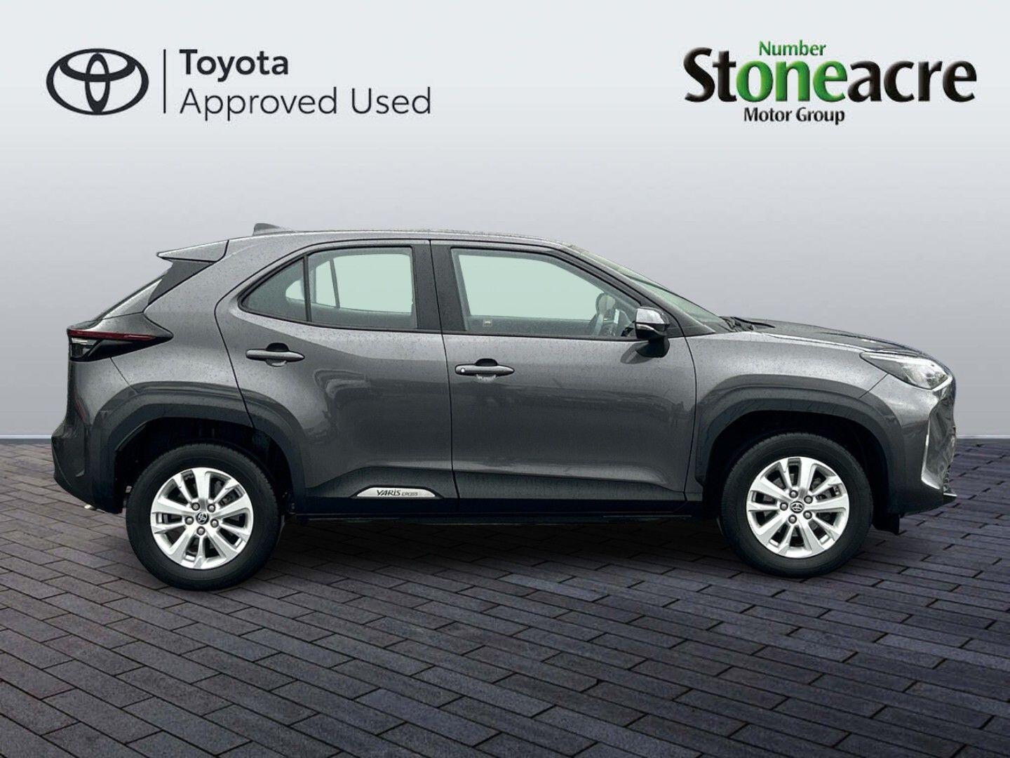 Toyota Yaris Cross 1.5 VVT-h Icon SUV 5dr Petrol Hybrid E-CVT Euro 6 (s/s) (116 ps) ND72AXP Image 2