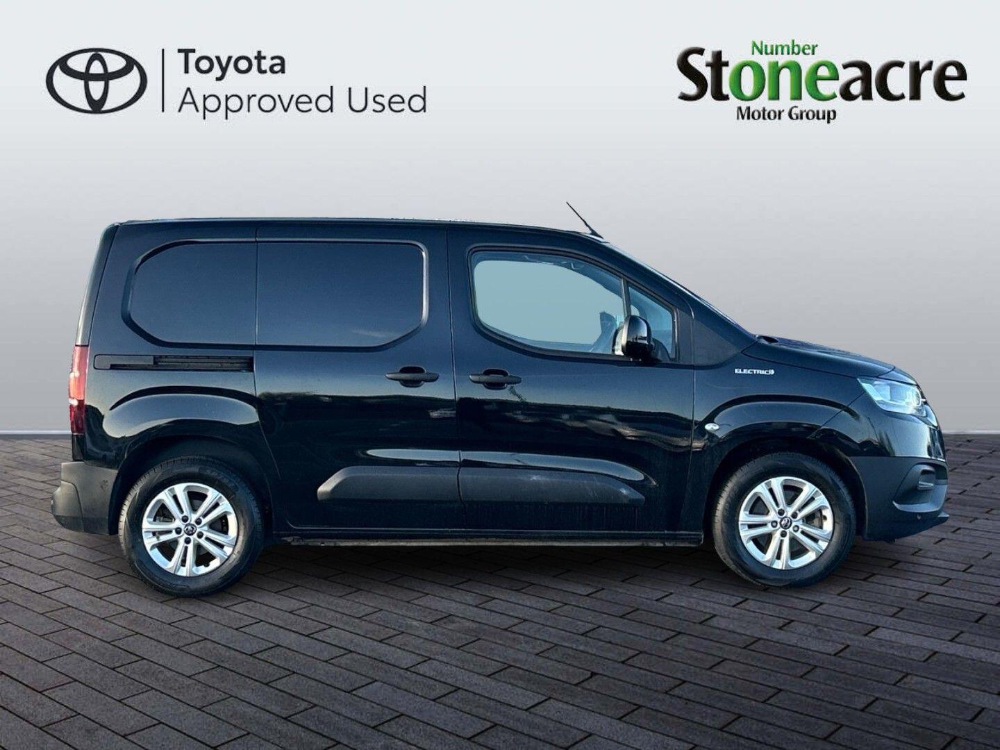 Toyota Proace City Icon Van 50kWh Auto YP22NTG Image 2