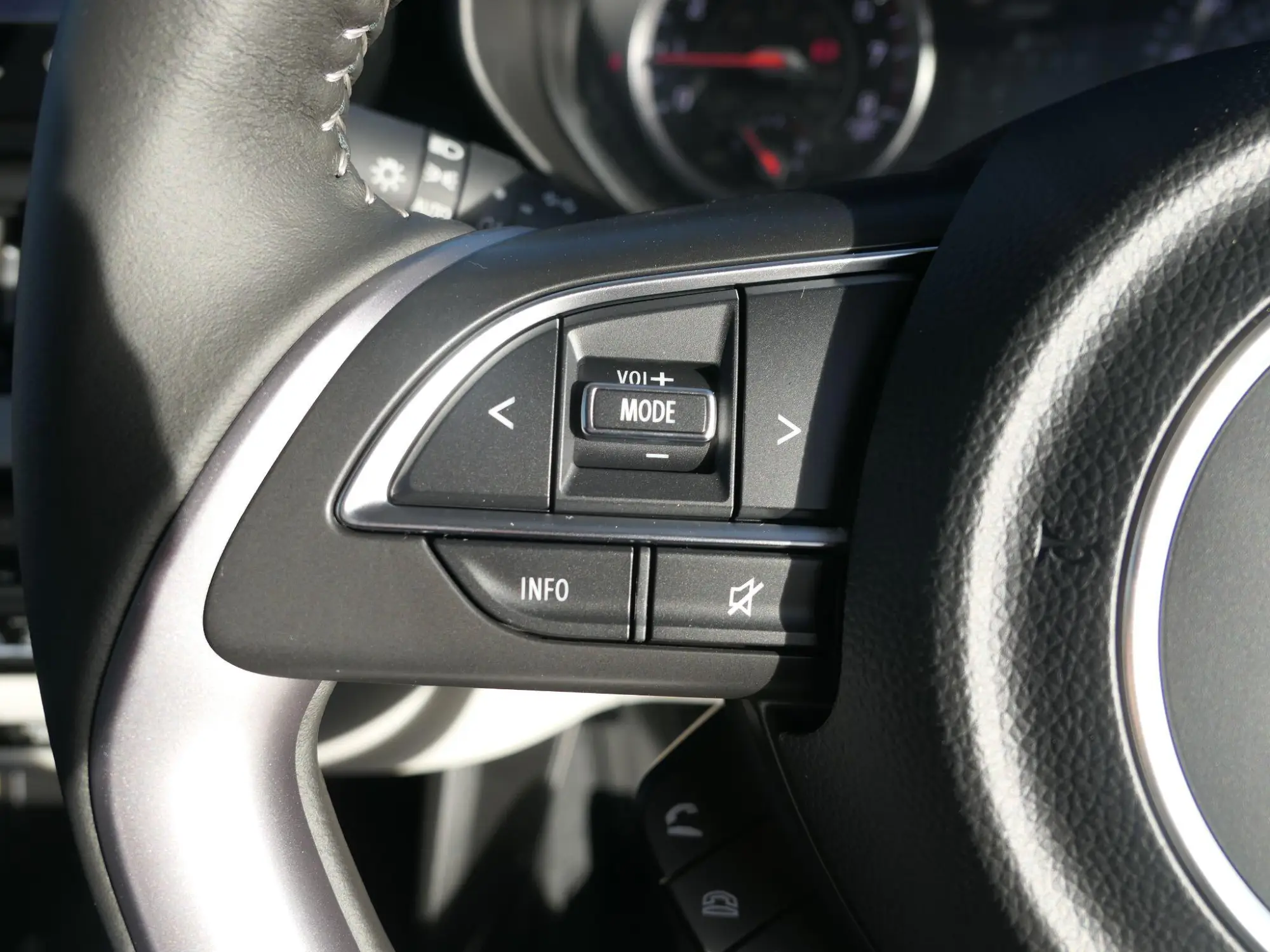 Suzuki Swift Image 16
