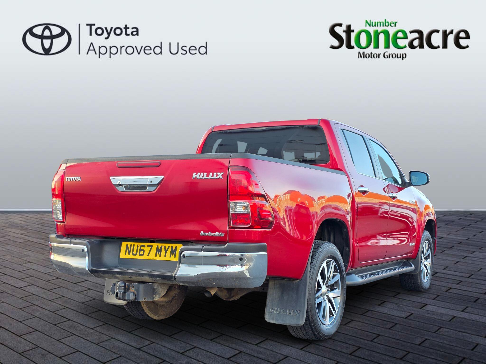 Toyota Hilux 2.4 D-4D Invincible 4WD Euro 6 (s/s) 4dr (TSS, 3.5t) NU67MYM Image 2