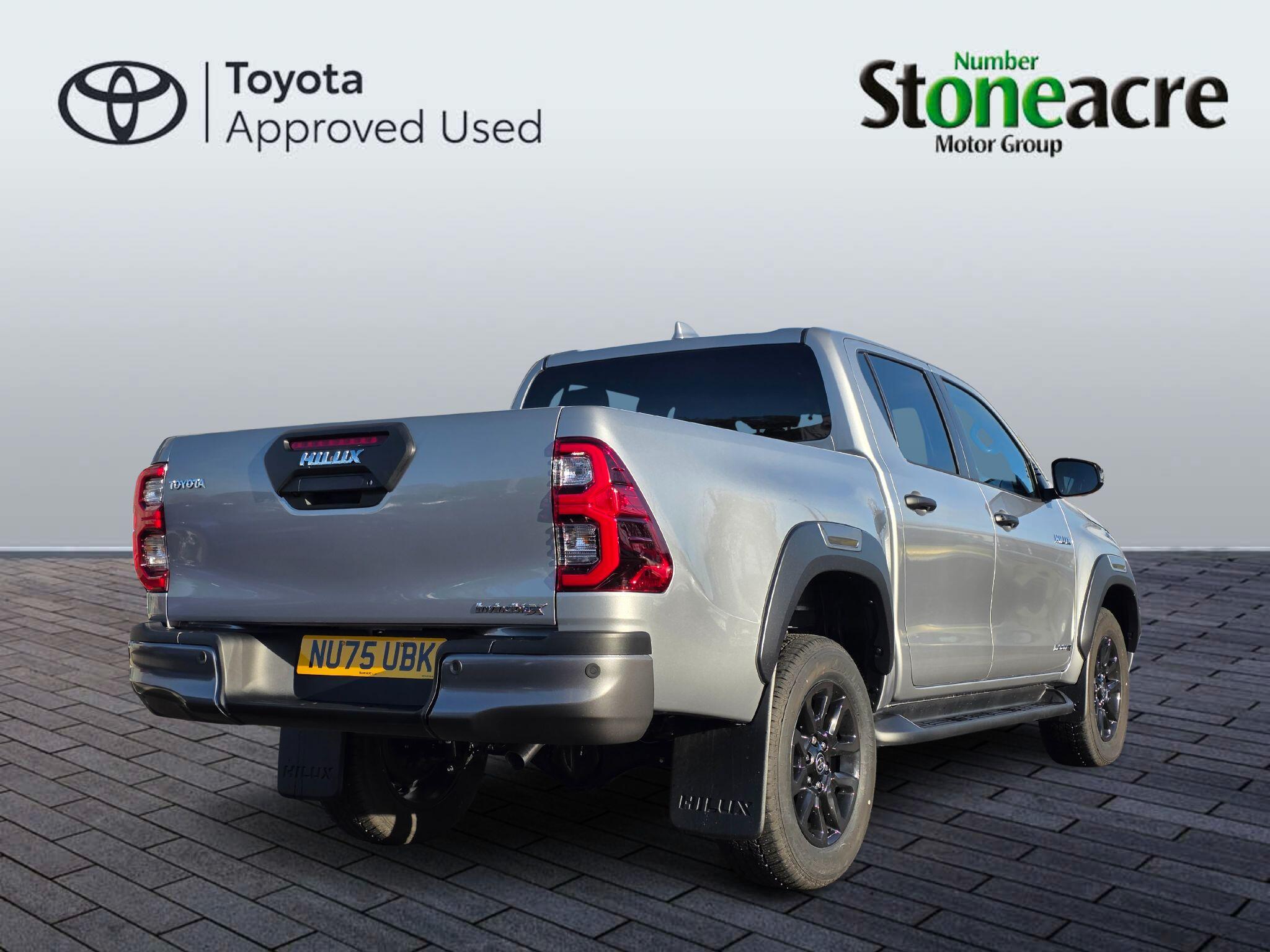 Toyota Hilux Image 2