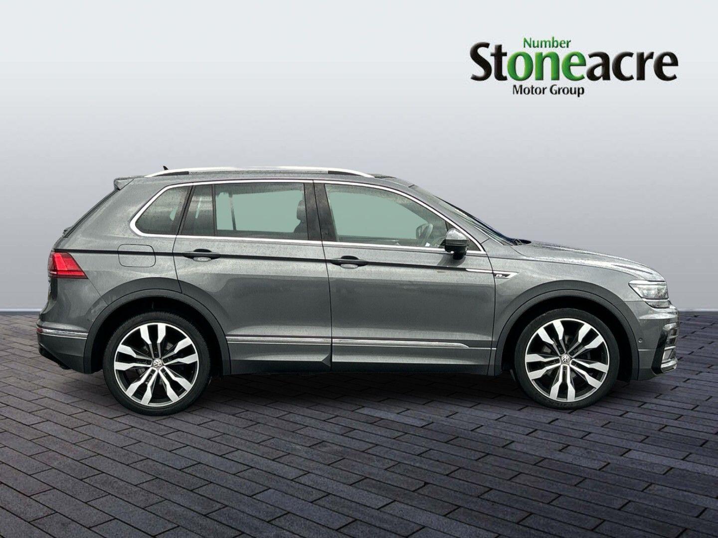 Volkswagen Tiguan 2.0 TDI R-Line Tech DSG 4Motion Euro 6 (s/s) 5dr ND19DKL Image 2