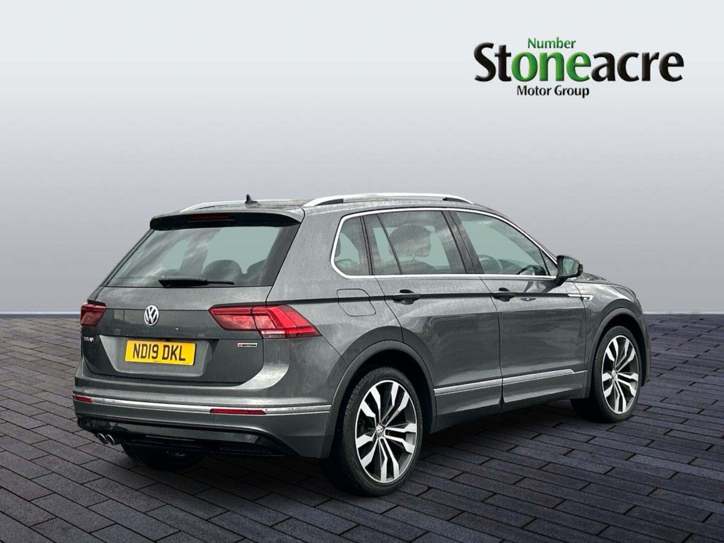 Volkswagen Tiguan 2.0 TDI R-Line Tech DSG 4Motion Euro 6 (s/s) 5dr ND19DKL Image 3