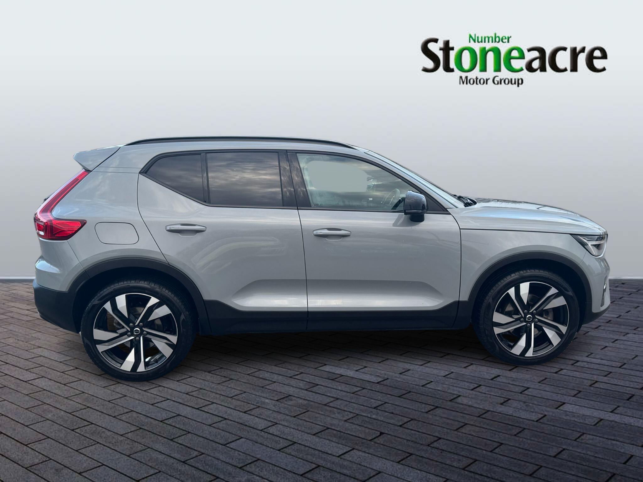 Volvo XC40 2.0 B4P Plus Dark 5dr Auto RV74YHY Image 2