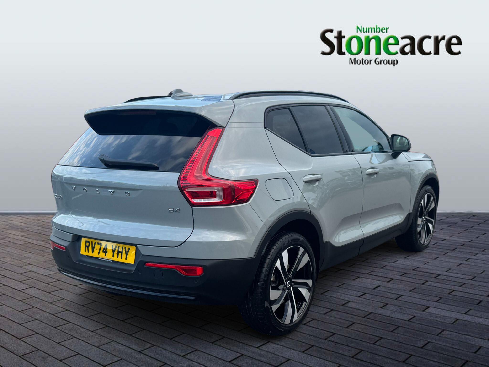 Volvo XC40 2.0 B4P Plus Dark 5dr Auto RV74YHY Image 3