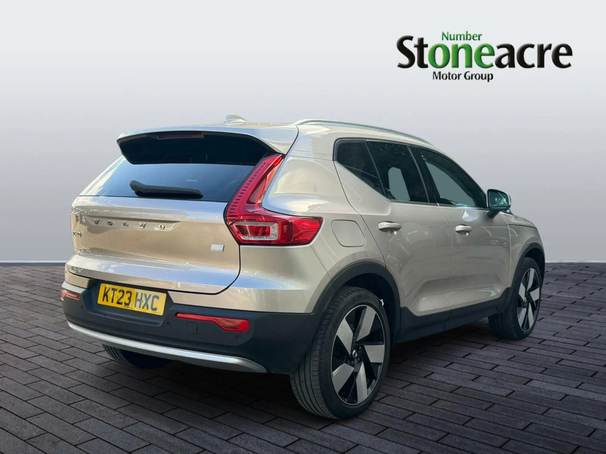 Volvo XC40 1.5h T5 Recharge 10.7kWh Ultimate Bright Auto Euro 6 (s/s) 5dr KT23HXC Image 3