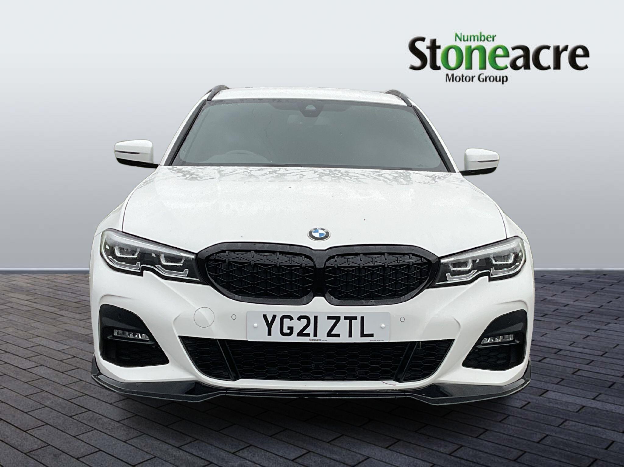 BMW 3 Series Touring 2.0 320i M Sport Touring Auto Euro 6 (s/s) 5dr YG21ZTL Image 2