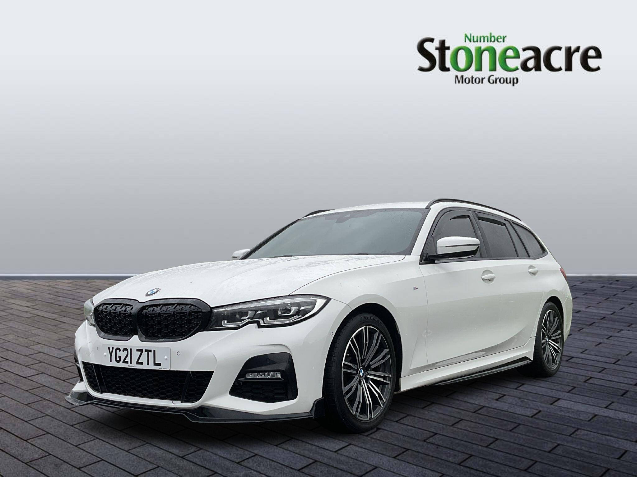 BMW 3 Series Touring 2.0 320i M Sport Touring Auto Euro 6 (s/s) 5dr YG21ZTL Image 3